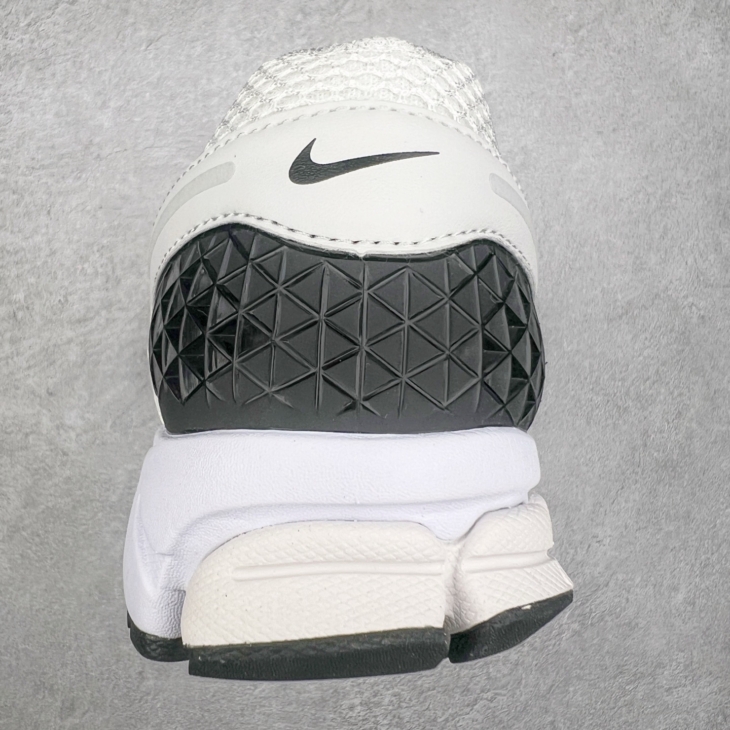 图片[8]-＃HP纯原 NK Air Zoom Vomero 5 经典复古潮流运动跑鞋 FB9149-101 原装纸板楦头开发 独家私模八层组合大底 市场唯一正确版本 进口三文治网面 融蕴繁复设计风范和丰富层次感 缔造运动鞋佳选 助你轻松型出范 开辟独属于自己的路 鞋款采用多层设计 融入织物与合成材质 塑就本季出众鞋款 合成材质与织物组合鞋面 经久耐穿 后跟网眼拼接和透气孔设计 轻盈透气Zoom Air缓震配置提供出色回弹缓震性能 实现快速离地的出众脚感 巧糅科技感和低调设计 为鞋款注入反光细节 令你迈步间尽显闪耀魅力 结合中性色调 让你驾驭不同穿搭 打造非凡造型 尺码：36 36.5 37.5 38 38.5 39 40 40.5 41 42 42.5 43 44 44.5 45 46-选品中心