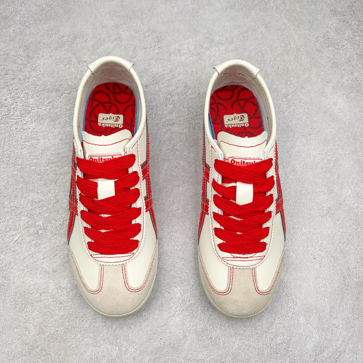 图片[2]-＃C版 Asics Onitsuka Tiger MEXICO 66 亚瑟士鬼冢虎复古经典板鞋 CNY 龙年限定 白红 市场王者选手 海外订单工厂出品 长期生产补货永不断码 超成熟稳定的做工品控 原装全套纸板楦头开发 原汁原味 完美呈现版型 私模正确鞋底咬花纹路 一比一鞋头弧度高度鞋身弧度 绝不口嗨 细节品控鞋型随意秒杀市面 原档咬花纹路私模大底 一个单元有六个三角形 总体形拼接呈现花瓣状 官方四联吊牌 原装Ortholite轻量化鞋垫 原盒原配 质保卡 说明书 钢印防尘纸 纸板中底带钢印 乳胶组合鞋垫 支持全方位的对比专柜 产品从款式颜色造型上体现出追求舒适和细节的完美 鞋类更是推崇手工制作的严谨与完美 融舒适性与可穿性的设计风格 注重细节的完美和别致魅力 既保持稳重 又不失轻松的时尚感 尺码：36 37 37.5 38 39 39.5 40 40.5 41.5 42 42.5 43.5 44 45-选品中心
