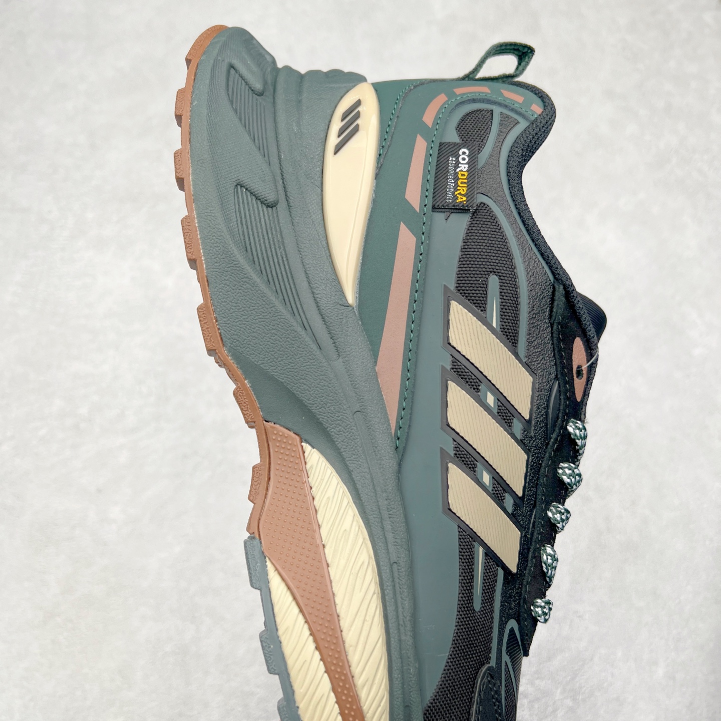 图片[6]-AD Originals Mts Pro 系列低帮厚底老爹风复古透气缓震休闲运动慢跑鞋 IH6344 打起精神，迎接美好一天。来全速向前，由这款 adidas 运动鞋为你打气。配备超轻盈 adidas Lightstrike 缓衝技术，为每步注入动力，加上顺滑鞋身，赋予灵活承托。柔软衬裡稳固贴脚，配合耐磨橡胶外底，助你应对不同的地形，轻松走遍城市街道、穿梭树林小径。尺码：36 36⅔ 37⅓ 38 38⅔ 39⅓ 40 40⅔ 41⅓ 42 42⅔ 43⅓ 44 45-选品中心