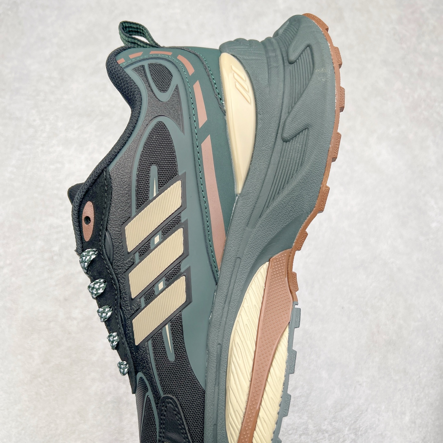 图片[7]-AD Originals Mts Pro 系列低帮厚底老爹风复古透气缓震休闲运动慢跑鞋 IH6344 打起精神，迎接美好一天。来全速向前，由这款 adidas 运动鞋为你打气。配备超轻盈 adidas Lightstrike 缓衝技术，为每步注入动力，加上顺滑鞋身，赋予灵活承托。柔软衬裡稳固贴脚，配合耐磨橡胶外底，助你应对不同的地形，轻松走遍城市街道、穿梭树林小径。尺码：36 36⅔ 37⅓ 38 38⅔ 39⅓ 40 40⅔ 41⅓ 42 42⅔ 43⅓ 44 45-选品中心