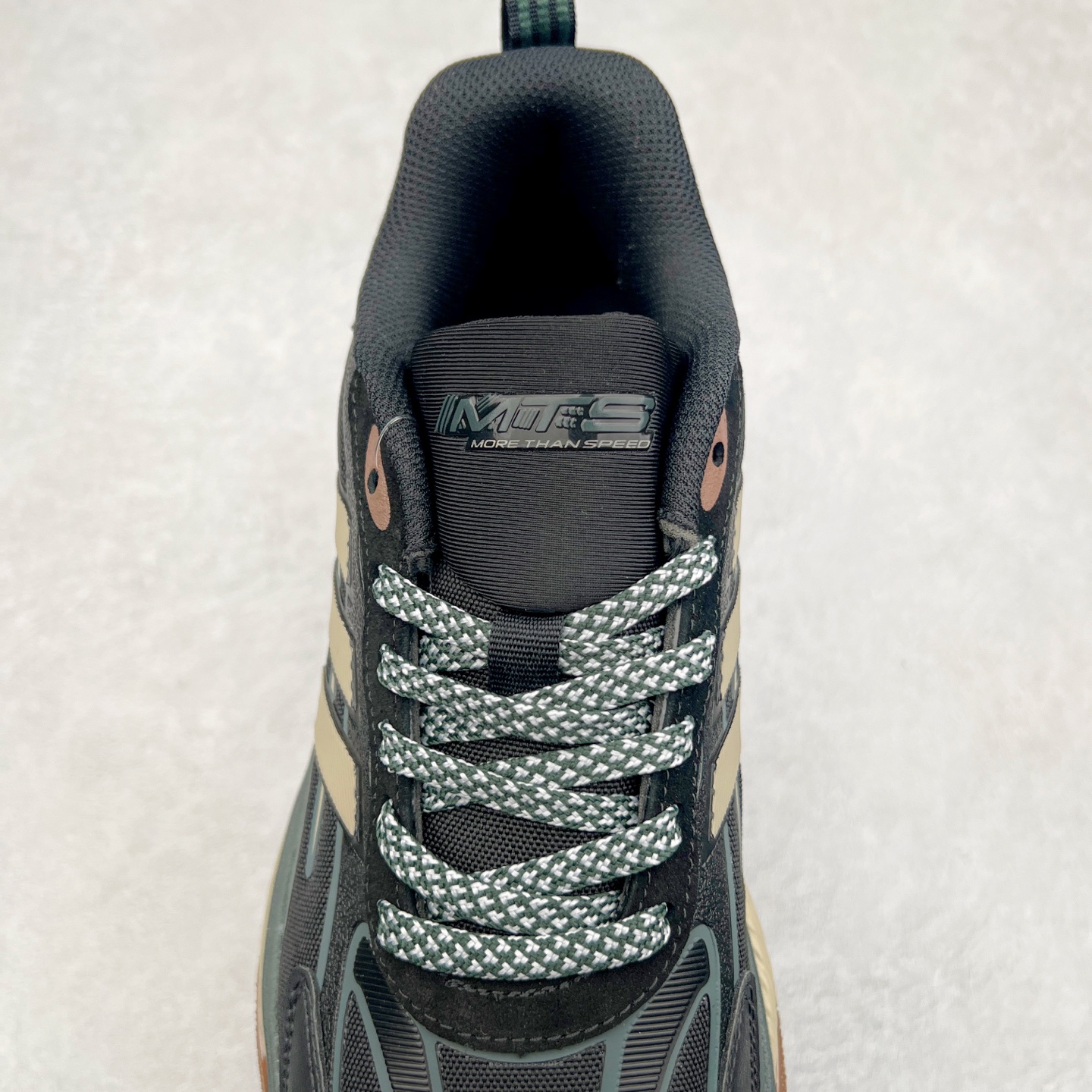 图片[5]-AD Originals Mts Pro 系列低帮厚底老爹风复古透气缓震休闲运动慢跑鞋 IH6344 打起精神，迎接美好一天。来全速向前，由这款 adidas 运动鞋为你打气。配备超轻盈 adidas Lightstrike 缓衝技术，为每步注入动力，加上顺滑鞋身，赋予灵活承托。柔软衬裡稳固贴脚，配合耐磨橡胶外底，助你应对不同的地形，轻松走遍城市街道、穿梭树林小径。尺码：36 36⅔ 37⅓ 38 38⅔ 39⅓ 40 40⅔ 41⅓ 42 42⅔ 43⅓ 44 45-选品中心