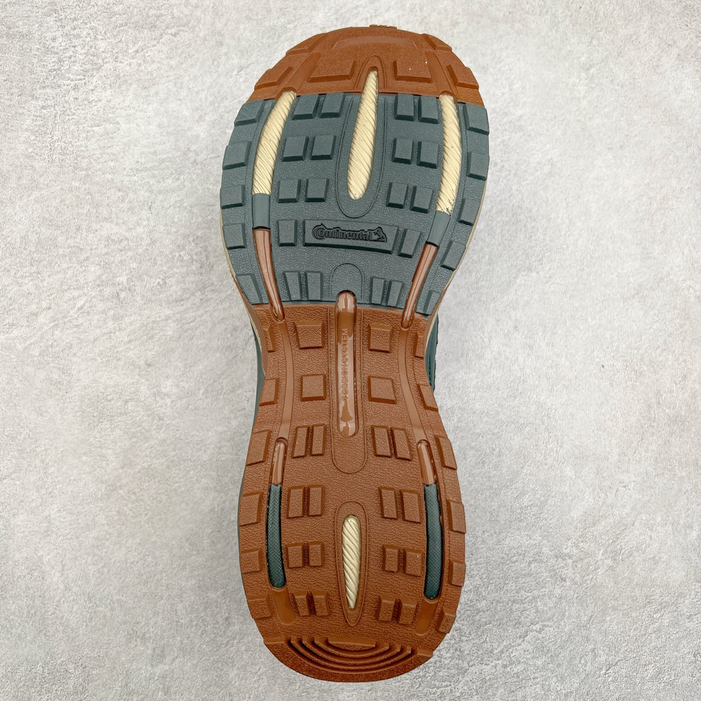 图片[9]-AD Originals Mts Pro 系列低帮厚底老爹风复古透气缓震休闲运动慢跑鞋 IH6344 打起精神，迎接美好一天。来全速向前，由这款 adidas 运动鞋为你打气。配备超轻盈 adidas Lightstrike 缓衝技术，为每步注入动力，加上顺滑鞋身，赋予灵活承托。柔软衬裡稳固贴脚，配合耐磨橡胶外底，助你应对不同的地形，轻松走遍城市街道、穿梭树林小径。尺码：36 36⅔ 37⅓ 38 38⅔ 39⅓ 40 40⅔ 41⅓ 42 42⅔ 43⅓ 44 45-选品中心