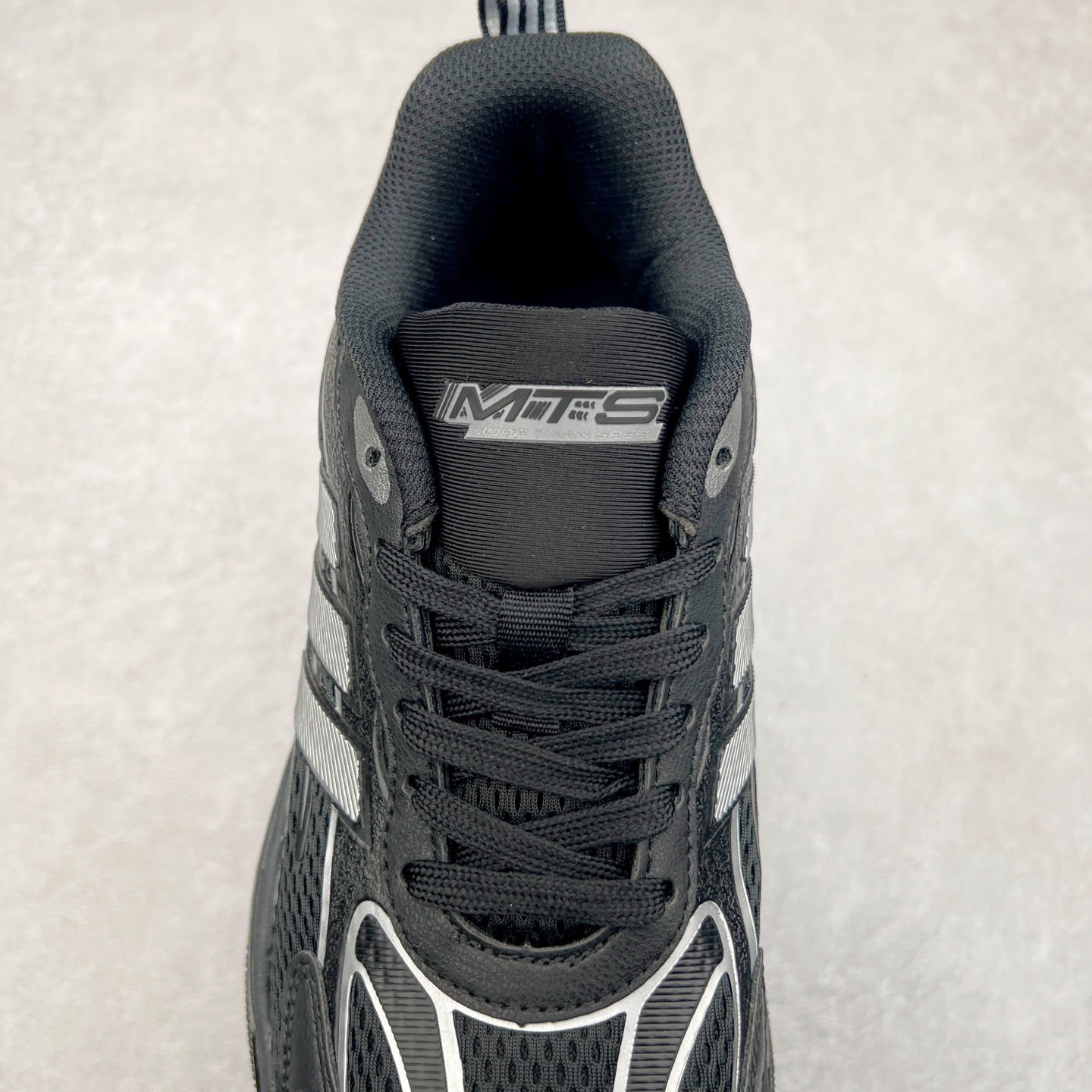 图片[5]-AD Originals Mts Pro 系列低帮厚底老爹风复古透气缓震休闲运动慢跑鞋 IH5835 打起精神，迎接美好一天。来全速向前，由这款 adidas 运动鞋为你打气。配备超轻盈 adidas Lightstrike 缓衝技术，为每步注入动力，加上顺滑鞋身，赋予灵活承托。柔软衬裡稳固贴脚，配合耐磨橡胶外底，助你应对不同的地形，轻松走遍城市街道、穿梭树林小径。尺码：36 36⅔ 37⅓ 38 38⅔ 39⅓ 40 40⅔ 41⅓ 42 42⅔ 43⅓ 44 45-选品中心