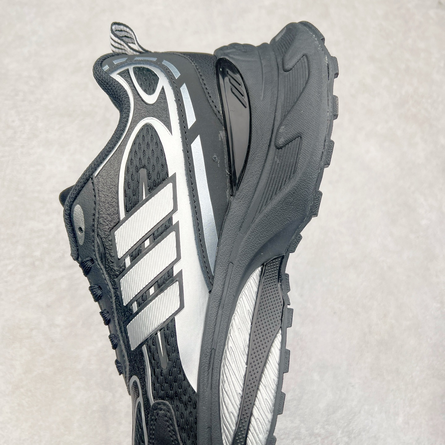 图片[7]-AD Originals Mts Pro 系列低帮厚底老爹风复古透气缓震休闲运动慢跑鞋 IH5835 打起精神，迎接美好一天。来全速向前，由这款 adidas 运动鞋为你打气。配备超轻盈 adidas Lightstrike 缓衝技术，为每步注入动力，加上顺滑鞋身，赋予灵活承托。柔软衬裡稳固贴脚，配合耐磨橡胶外底，助你应对不同的地形，轻松走遍城市街道、穿梭树林小径。尺码：36 36⅔ 37⅓ 38 38⅔ 39⅓ 40 40⅔ 41⅓ 42 42⅔ 43⅓ 44 45-选品中心