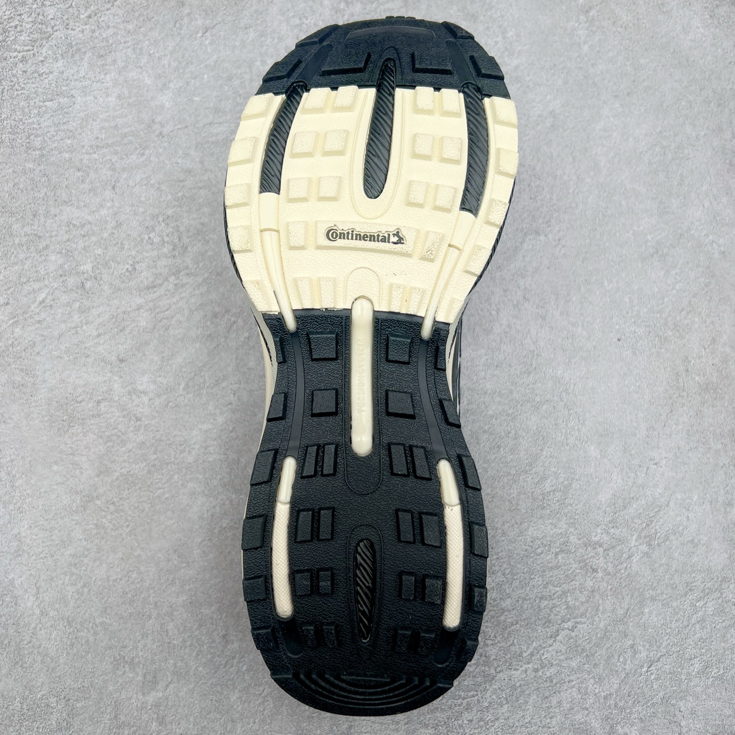 图片[9]-AD Originals Mts Pro 系列低帮厚底老爹风复古透气缓震休闲运动慢跑鞋 IH6342 打起精神，迎接美好一天。来全速向前，由这款 adidas 运动鞋为你打气。配备超轻盈 adidas Lightstrike 缓衝技术，为每步注入动力，加上顺滑鞋身，赋予灵活承托。柔软衬裡稳固贴脚，配合耐磨橡胶外底，助你应对不同的地形，轻松走遍城市街道、穿梭树林小径。尺码：36 36⅔ 37⅓ 38 38⅔ 39⅓ 40 40⅔ 41⅓ 42 42⅔ 43⅓ 44 45-选品中心