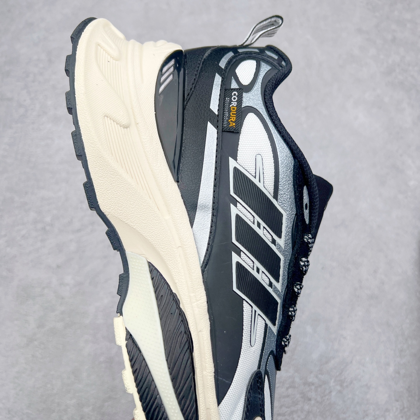 图片[6]-AD Originals Mts Pro 系列低帮厚底老爹风复古透气缓震休闲运动慢跑鞋 IH6342 打起精神，迎接美好一天。来全速向前，由这款 adidas 运动鞋为你打气。配备超轻盈 adidas Lightstrike 缓衝技术，为每步注入动力，加上顺滑鞋身，赋予灵活承托。柔软衬裡稳固贴脚，配合耐磨橡胶外底，助你应对不同的地形，轻松走遍城市街道、穿梭树林小径。尺码：36 36⅔ 37⅓ 38 38⅔ 39⅓ 40 40⅔ 41⅓ 42 42⅔ 43⅓ 44 45-选品中心