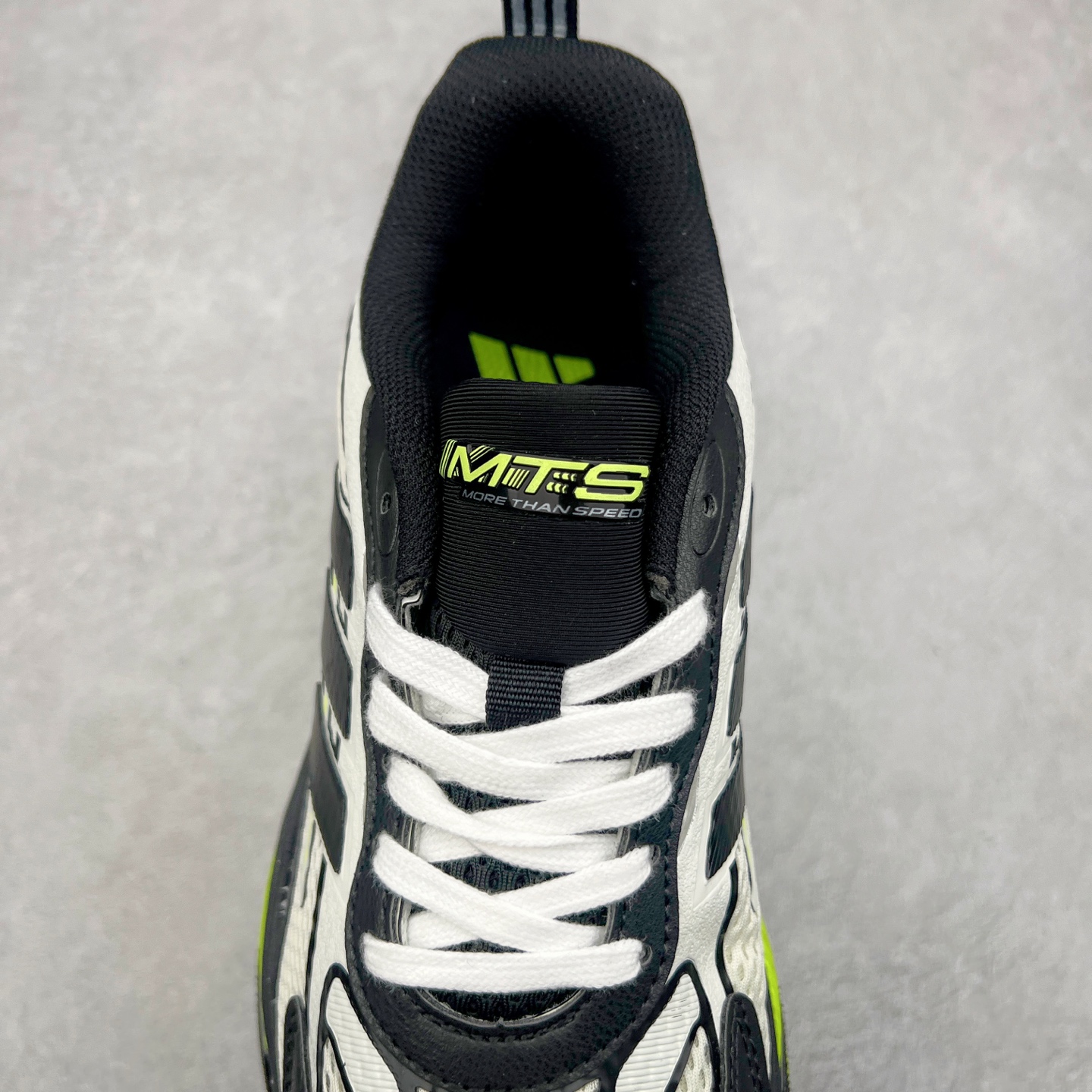 图片[5]-AD Originals Mts Pro 系列低帮厚底老爹风复古透气缓震休闲运动慢跑鞋 IH8252 打起精神，迎接美好一天。来全速向前，由这款 adidas 运动鞋为你打气。配备超轻盈 adidas Lightstrike 缓衝技术，为每步注入动力，加上顺滑鞋身，赋予灵活承托。柔软衬裡稳固贴脚，配合耐磨橡胶外底，助你应对不同的地形，轻松走遍城市街道、穿梭树林小径。尺码：36 36⅔ 37⅓ 38 38⅔ 39⅓ 40 40⅔ 41⅓ 42 42⅔ 43⅓ 44 45-选品中心