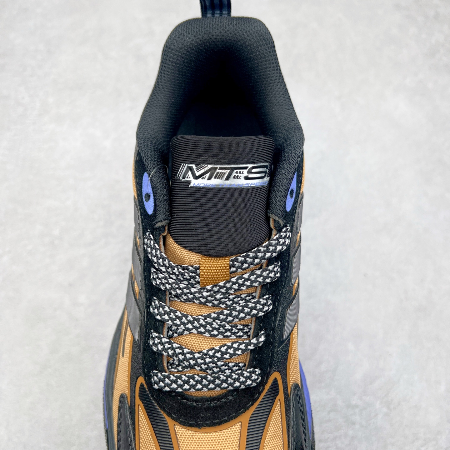 图片[5]-AD Originals Mts Pro 系列低帮厚底老爹风复古透气缓震休闲运动慢跑鞋 IH6341 打起精神，迎接美好一天。来全速向前，由这款 adidas 运动鞋为你打气。配备超轻盈 adidas Lightstrike 缓衝技术，为每步注入动力，加上顺滑鞋身，赋予灵活承托。柔软衬裡稳固贴脚，配合耐磨橡胶外底，助你应对不同的地形，轻松走遍城市街道、穿梭树林小径。尺码：36 36⅔ 37⅓ 38 38⅔ 39⅓ 40 40⅔ 41⅓ 42 42⅔ 43⅓ 44 45-选品中心