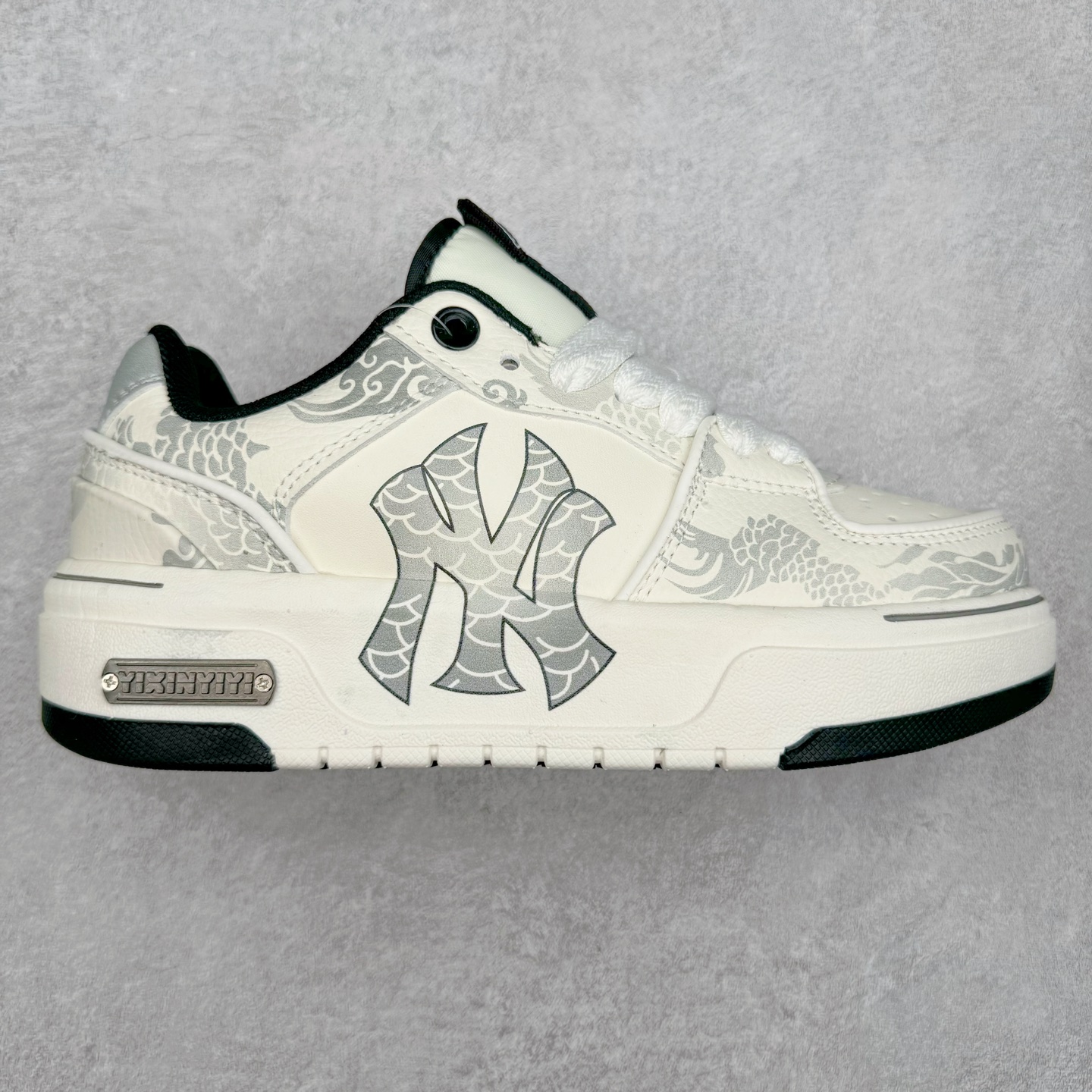 图片[6]-MLB Chunky Liner Basic 复古印花学长鞋系列低帮轻量增高厚底百搭休闲运动慢跑鞋板鞋 Korea韩国联名NY美国榄球纽约洋基队限定 韩国代购专供 全套原楦原纸板原厂数据开发 正确中底拉帮中底网布细节 平台代购专供 左脚内置芯片 韩国代购吊牌标贴 独家一比一RB+MD组合大底 高频后跟小人Logo精准对位立体饱满 正确网布加超迁鞋面 转印中底走线紧密 转印Logo工艺表层防刮不掉色 尺码：35 36 36.5 37.5 38 38.5 39 40 40.5 41 42 42.5 43 44 45-选品中心