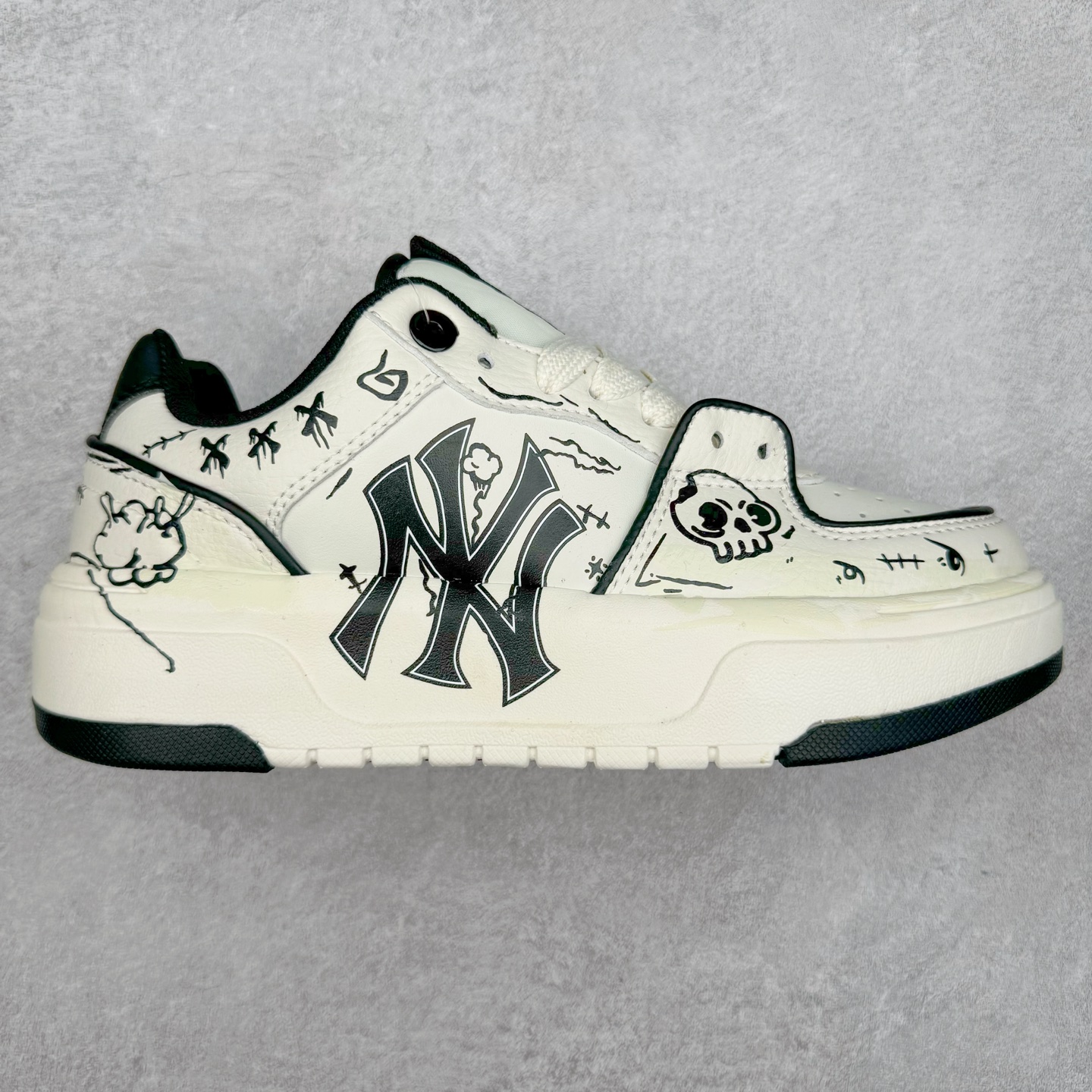 图片[6]-MLB Chunky Liner Basic 复古印花学长鞋系列低帮轻量增高厚底百搭休闲运动慢跑鞋板鞋 Korea韩国联名NY美国榄球纽约洋基队限定 韩国代购专供 全套原楦原纸板原厂数据开发 正确中底拉帮中底网布细节 平台代购专供 左脚内置芯片 韩国代购吊牌标贴 独家一比一RB+MD组合大底 高频后跟小人Logo精准对位立体饱满 正确网布加超迁鞋面 转印中底走线紧密 转印Logo工艺表层防刮不掉色 尺码：35 36 36.5 37.5 38 38.5 39 40 40.5 41 42 42.5 43 44 45-选品中心