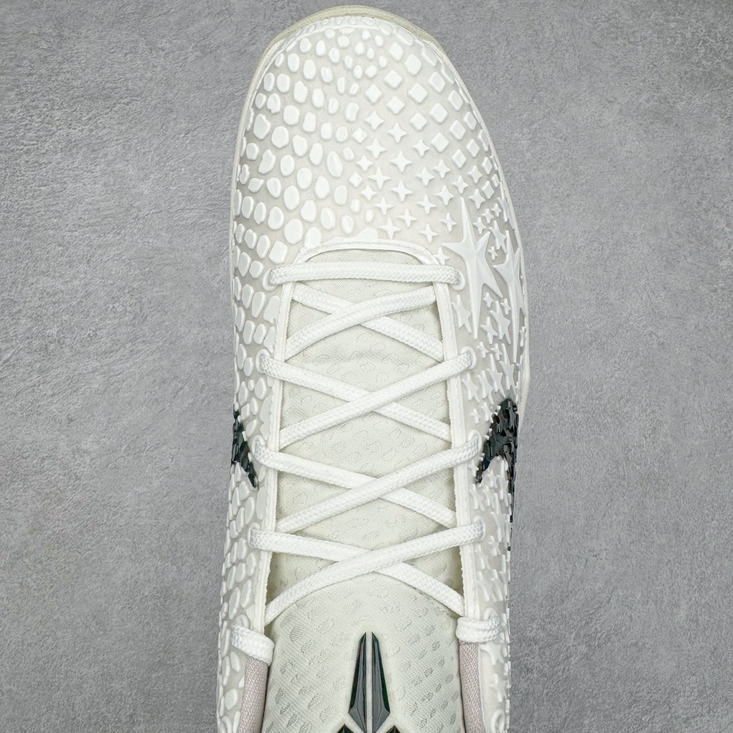 图片[4]-＃Star NK Zoom Kobe 6 Protro 科比六代 全明星2.0 白色星星 FQ3546-100 圈内顶级批次 完美复刻公司货 前掌超大Zoom Turbo气垫 后掌EVA缓震 真正的原汁原味 还原ZP脚感 全身鞋材卡料色独家定制 唯一正确喷漆工艺Swoosh 正确凹凸蛇鳞工艺 正确鞋面渐变效果 内全置真动飞态线 独立原厂模具 最大尺码达到48.5码 首批不拼图大几率过验 亲测已过 支持各种高强度实战 无需担心 上脚价 补货周期极长 脚宽建议买大半码 科比系列前掌偏窄 不影响二次销售 支持七天无理由退换 尺码：40 40.5 41 42 42.5 43 44 44.5 45 45.5 46 47.5 48.5-选品中心