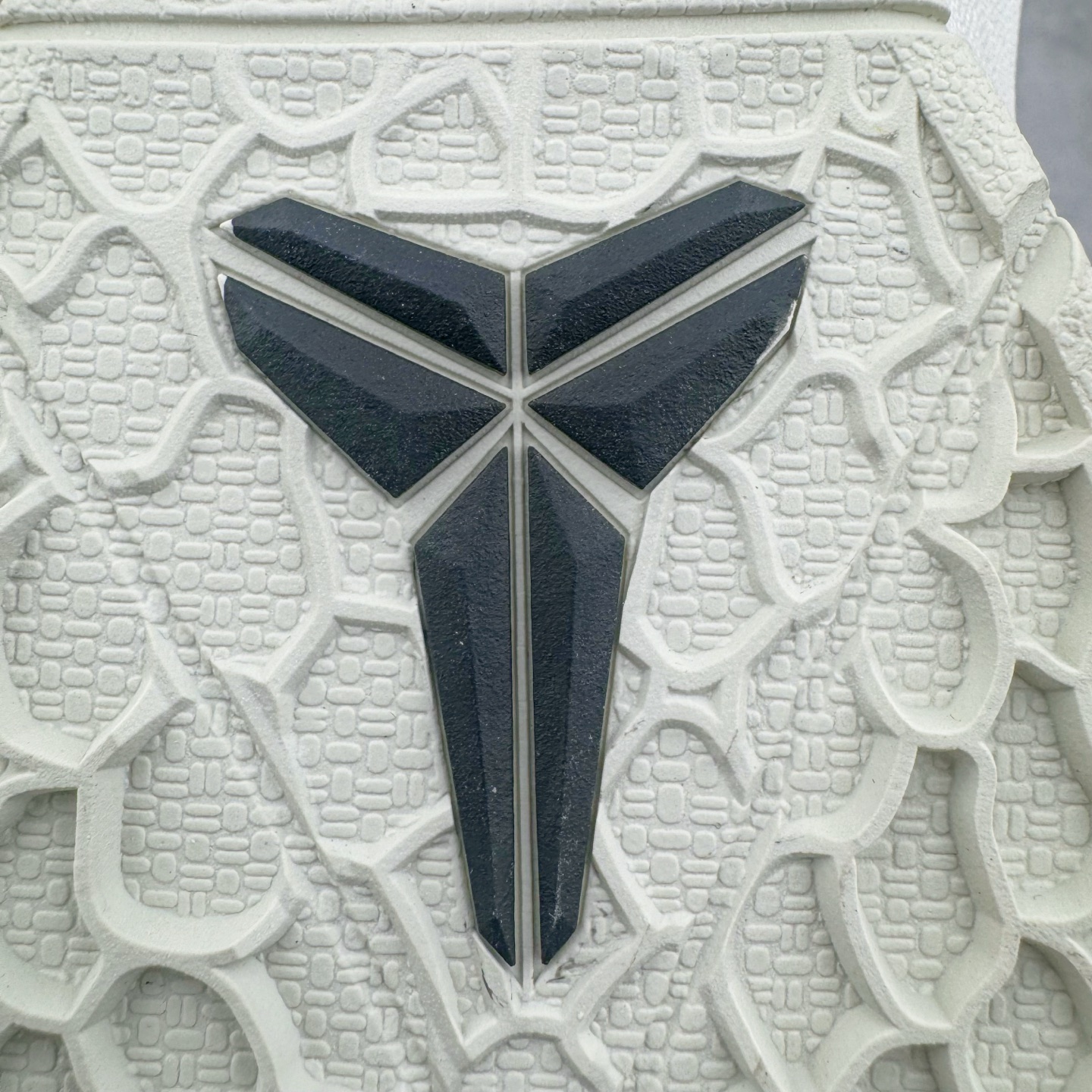 图片[23]-＃Star NK Zoom Kobe 6 Protro 科比六代 全明星2.0 白色星星 FQ3546-100 圈内顶级批次 完美复刻公司货 前掌超大Zoom Turbo气垫 后掌EVA缓震 真正的原汁原味 还原ZP脚感 全身鞋材卡料色独家定制 唯一正确喷漆工艺Swoosh 正确凹凸蛇鳞工艺 正确鞋面渐变效果 内全置真动飞态线 独立原厂模具 最大尺码达到48.5码 首批不拼图大几率过验 亲测已过 支持各种高强度实战 无需担心 上脚价 补货周期极长 脚宽建议买大半码 科比系列前掌偏窄 不影响二次销售 支持七天无理由退换 尺码：40 40.5 41 42 42.5 43 44 44.5 45 45.5 46 47.5 48.5-选品中心