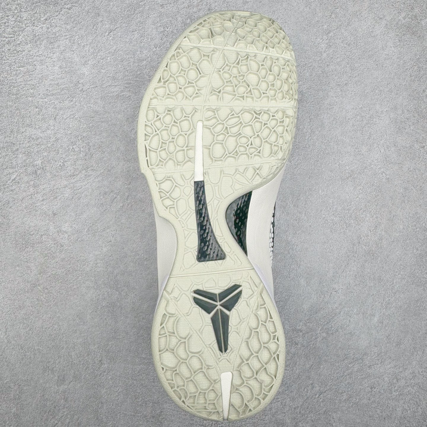 图片[9]-＃Star NK Zoom Kobe 6 Protro 科比六代 全明星2.0 白色星星 FQ3546-100 圈内顶级批次 完美复刻公司货 前掌超大Zoom Turbo气垫 后掌EVA缓震 真正的原汁原味 还原ZP脚感 全身鞋材卡料色独家定制 唯一正确喷漆工艺Swoosh 正确凹凸蛇鳞工艺 正确鞋面渐变效果 内全置真动飞态线 独立原厂模具 最大尺码达到48.5码 首批不拼图大几率过验 亲测已过 支持各种高强度实战 无需担心 上脚价 补货周期极长 脚宽建议买大半码 科比系列前掌偏窄 不影响二次销售 支持七天无理由退换 尺码：40 40.5 41 42 42.5 43 44 44.5 45 45.5 46 47.5 48.5-选品中心