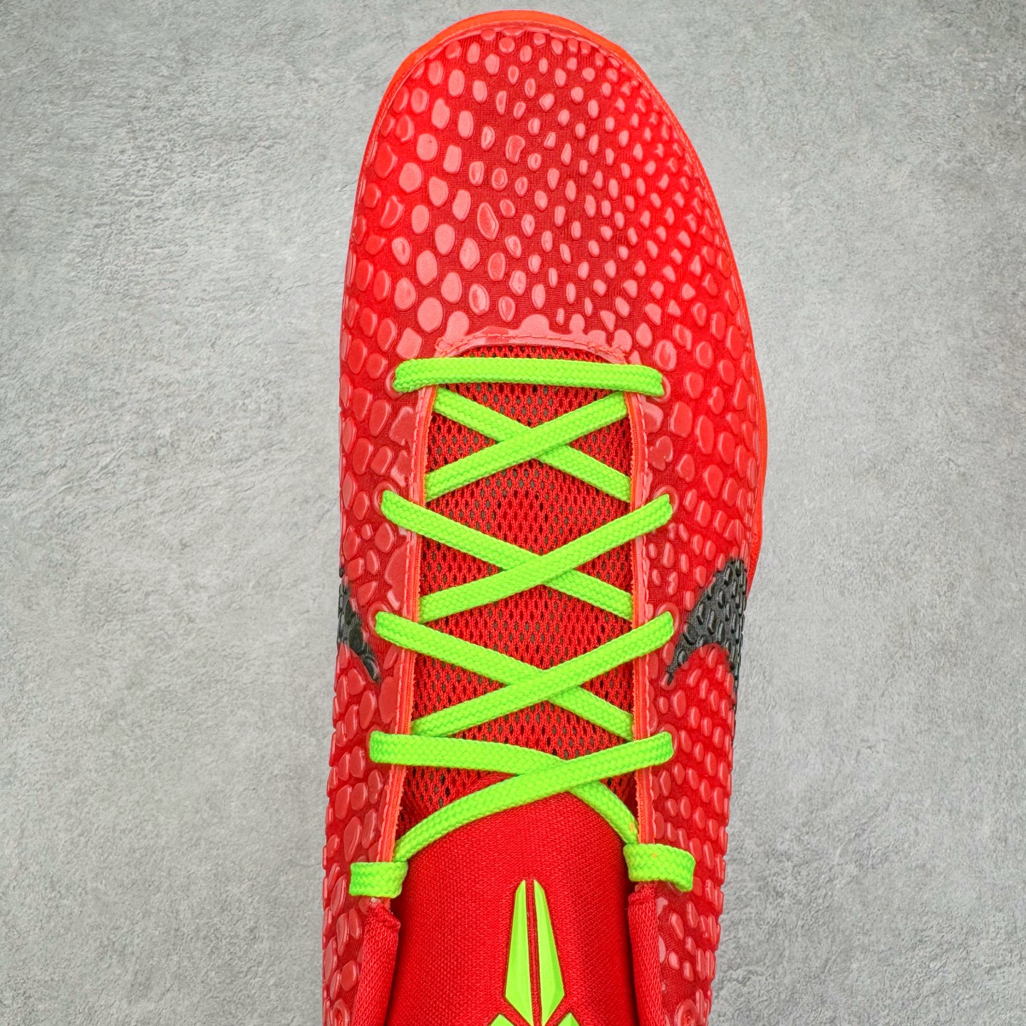 图片[4]-＃Star NK Zoom Kobe 6 Protro 科比六代 红黑反转青蜂侠 FV4921-600 圈内顶级批次 完美复刻公司货 前掌超大Zoom Turbo气垫 后掌EVA缓震 真正的原汁原味 还原ZP脚感 全身鞋材卡料色独家定制 唯一正确喷漆工艺Swoosh 正确凹凸蛇鳞工艺 正确鞋面渐变效果 内全置真动飞态线 独立原厂模具 最大尺码达到48.5码 首批不拼图大几率过验 亲测已过 支持各种高强度实战 无需担心 上脚价 补货周期极长 脚宽建议买大半码 科比系列前掌偏窄 不影响二次销售 支持七天无理由退换 尺码：40 40.5 41 42 42.5 43 44 44.5 45 45.5 46 47.5 48.5-选品中心