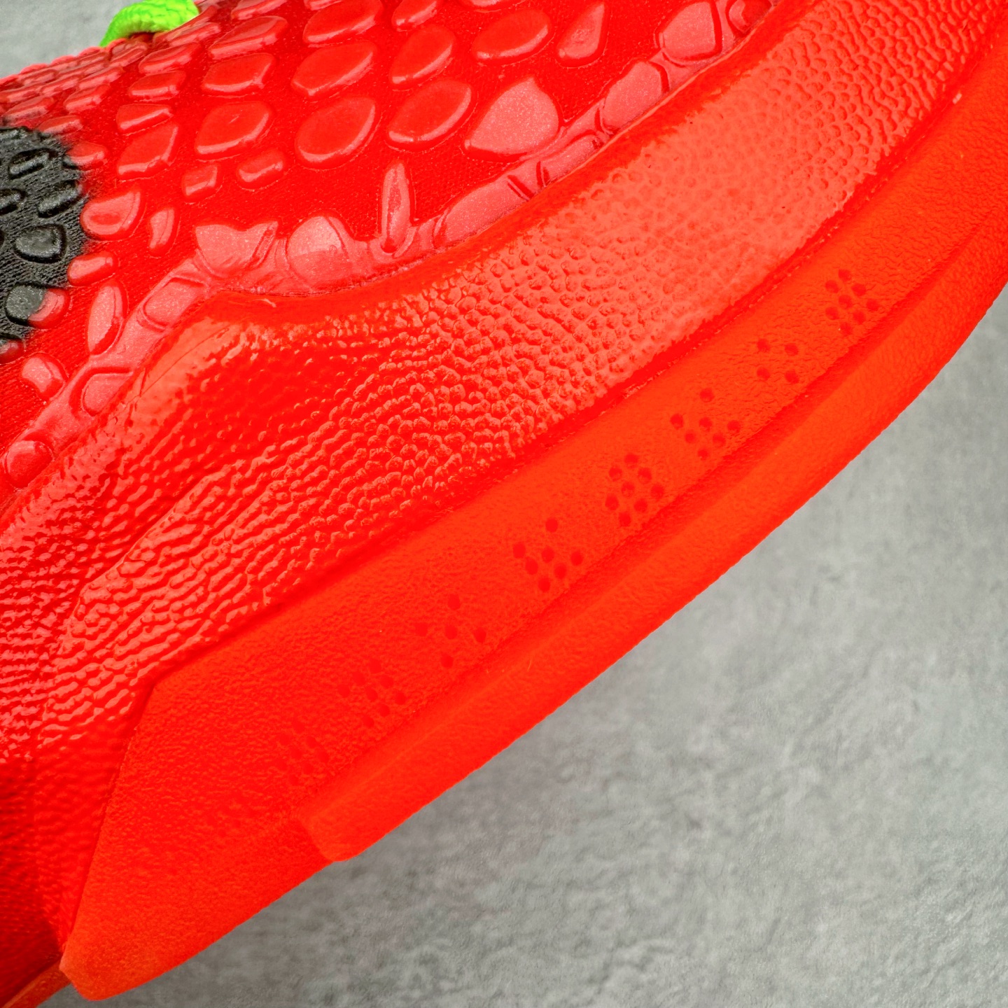 图片[12]-＃Star NK Zoom Kobe 6 Protro 科比六代 红黑反转青蜂侠 FV4921-600 圈内顶级批次 完美复刻公司货 前掌超大Zoom Turbo气垫 后掌EVA缓震 真正的原汁原味 还原ZP脚感 全身鞋材卡料色独家定制 唯一正确喷漆工艺Swoosh 正确凹凸蛇鳞工艺 正确鞋面渐变效果 内全置真动飞态线 独立原厂模具 最大尺码达到48.5码 首批不拼图大几率过验 亲测已过 支持各种高强度实战 无需担心 上脚价 补货周期极长 脚宽建议买大半码 科比系列前掌偏窄 不影响二次销售 支持七天无理由退换 尺码：40 40.5 41 42 42.5 43 44 44.5 45 45.5 46 47.5 48.5-选品中心