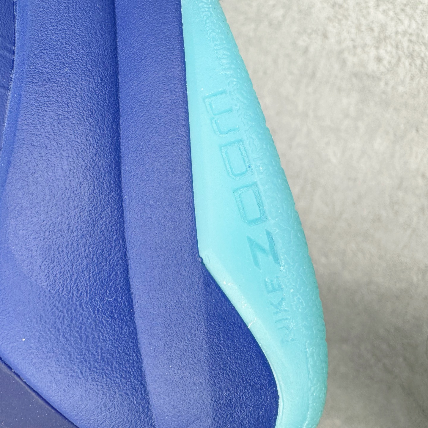 图片[16]-＃Star NK Zoom Kobe 科比5代 X-Ray 蓝色骨骼 HJ4303-400 圈内顶级批次 完美复刻公司货 前掌超大Zoom Turbo气垫 后掌EVA缓震 真正的原汁原味 还原ZP脚感 全身鞋材卡料色独家定制 唯一正确喷漆工艺Swoosh 正确凹凸蛇鳞工艺 正确鞋面渐变效果 内全置真动飞态线 独立原厂模具 最大尺码达到49.5码 首批不拼图大几率过验 亲测已过 支持各种高强度实战 无需担心 上脚价 补货周期极长 脚宽建议买大半码 科比系列前掌偏窄 不影响二次销售 支持七天无理由退换 尺码：40 40.5 41 42 42.5 43 44 44.5 45 45.5 46 47.5 48.5-选品中心