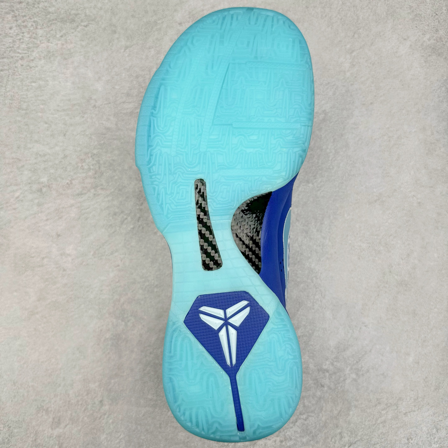 图片[9]-＃Star NK Zoom Kobe 科比5代 X-Ray 蓝色骨骼 HJ4303-400 圈内顶级批次 完美复刻公司货 前掌超大Zoom Turbo气垫 后掌EVA缓震 真正的原汁原味 还原ZP脚感 全身鞋材卡料色独家定制 唯一正确喷漆工艺Swoosh 正确凹凸蛇鳞工艺 正确鞋面渐变效果 内全置真动飞态线 独立原厂模具 最大尺码达到49.5码 首批不拼图大几率过验 亲测已过 支持各种高强度实战 无需担心 上脚价 补货周期极长 脚宽建议买大半码 科比系列前掌偏窄 不影响二次销售 支持七天无理由退换 尺码：40 40.5 41 42 42.5 43 44 44.5 45 45.5 46 47.5 48.5-选品中心