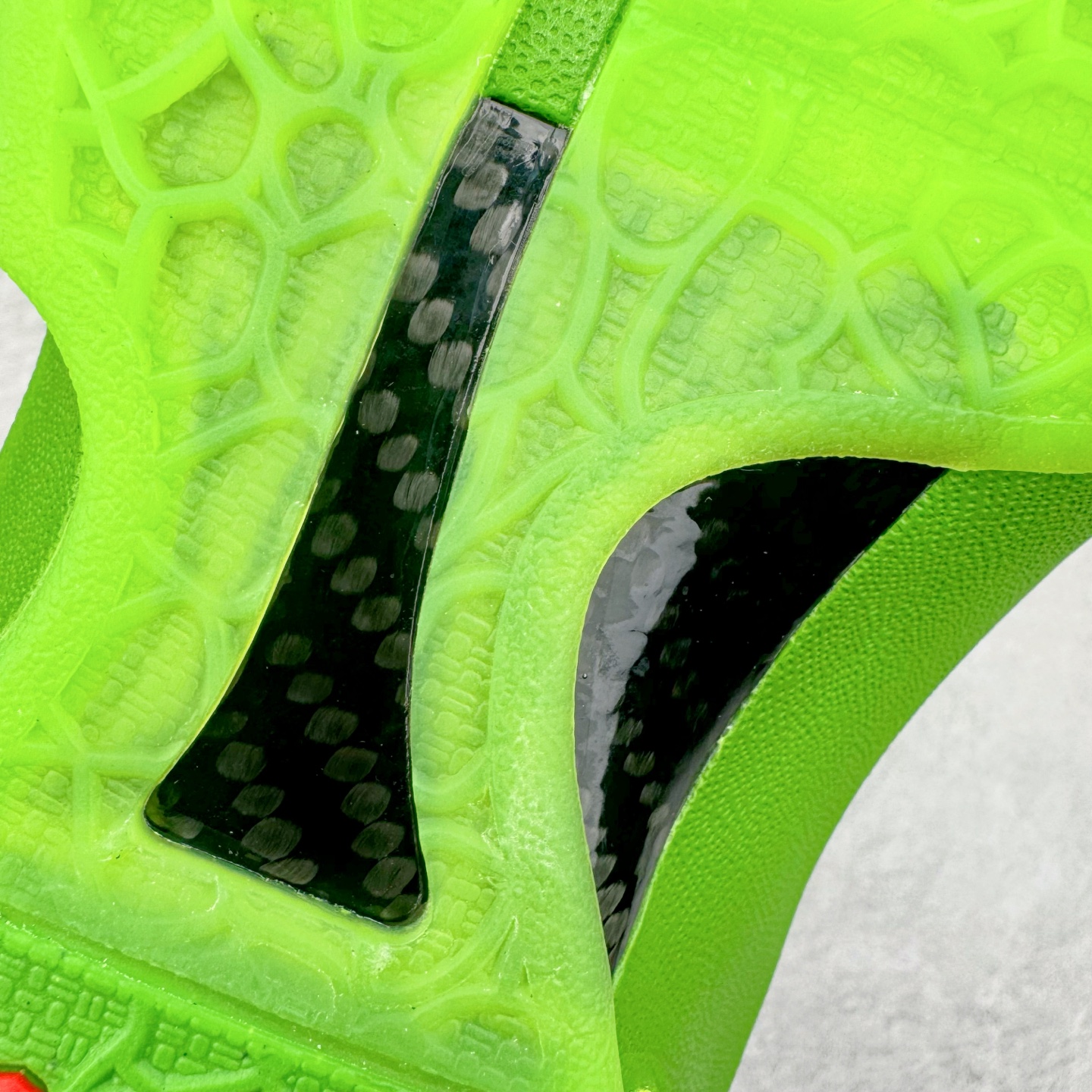 图片[18]-＃Star NK Zoom Kobe 6 Protro 科比六代 青蜂侠 CW2190-300 圈内顶级批次 完美复刻公司货 前掌超大Zoom Turbo气垫 后掌EVA缓震 真正的原汁原味 还原ZP脚感 全身鞋材卡料色独家定制 唯一正确喷漆工艺Swoosh 正确凹凸蛇鳞工艺 正确鞋面渐变效果 内全置真动飞态线 独立原厂模具 最大尺码达到48.5码 首批不拼图大几率过验 亲测已过 支持各种高强度实战 无需担心 上脚价 补货周期极长 脚宽建议买大半码 科比系列前掌偏窄 不影响二次销售 支持七天无理由退换 尺码：40 40.5 41 42 42.5 43 44 44.5 45 45.5 46 47.5 48.5-选品中心