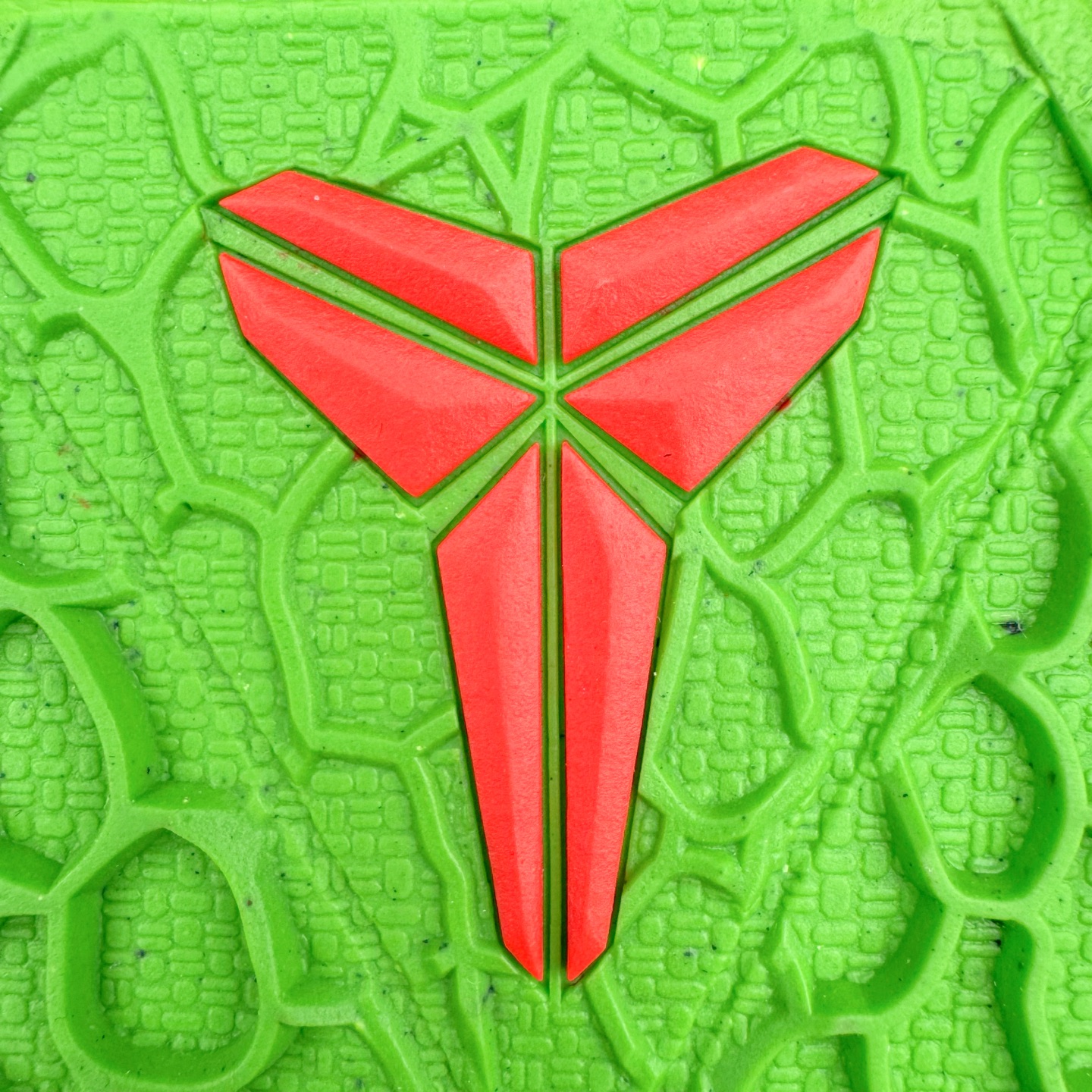 图片[11]-＃Star NK Zoom Kobe 6 Protro 科比六代 青蜂侠 CW2190-300 圈内顶级批次 完美复刻公司货 前掌超大Zoom Turbo气垫 后掌EVA缓震 真正的原汁原味 还原ZP脚感 全身鞋材卡料色独家定制 唯一正确喷漆工艺Swoosh 正确凹凸蛇鳞工艺 正确鞋面渐变效果 内全置真动飞态线 独立原厂模具 最大尺码达到48.5码 首批不拼图大几率过验 亲测已过 支持各种高强度实战 无需担心 上脚价 补货周期极长 脚宽建议买大半码 科比系列前掌偏窄 不影响二次销售 支持七天无理由退换 尺码：40 40.5 41 42 42.5 43 44 44.5 45 45.5 46 47.5 48.5-选品中心