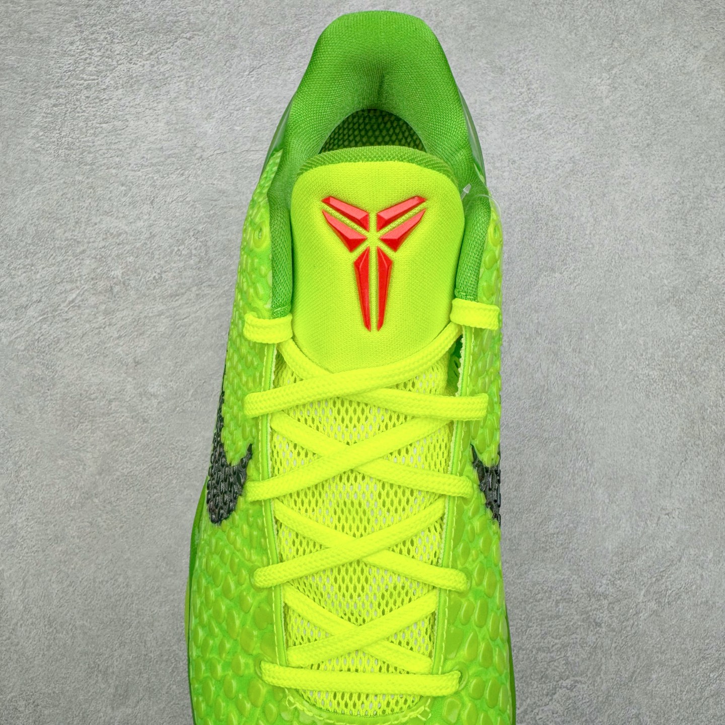 图片[5]-＃Star NK Zoom Kobe 6 Protro 科比六代 青蜂侠 CW2190-300 圈内顶级批次 完美复刻公司货 前掌超大Zoom Turbo气垫 后掌EVA缓震 真正的原汁原味 还原ZP脚感 全身鞋材卡料色独家定制 唯一正确喷漆工艺Swoosh 正确凹凸蛇鳞工艺 正确鞋面渐变效果 内全置真动飞态线 独立原厂模具 最大尺码达到48.5码 首批不拼图大几率过验 亲测已过 支持各种高强度实战 无需担心 上脚价 补货周期极长 脚宽建议买大半码 科比系列前掌偏窄 不影响二次销售 支持七天无理由退换 尺码：40 40.5 41 42 42.5 43 44 44.5 45 45.5 46 47.5 48.5-选品中心