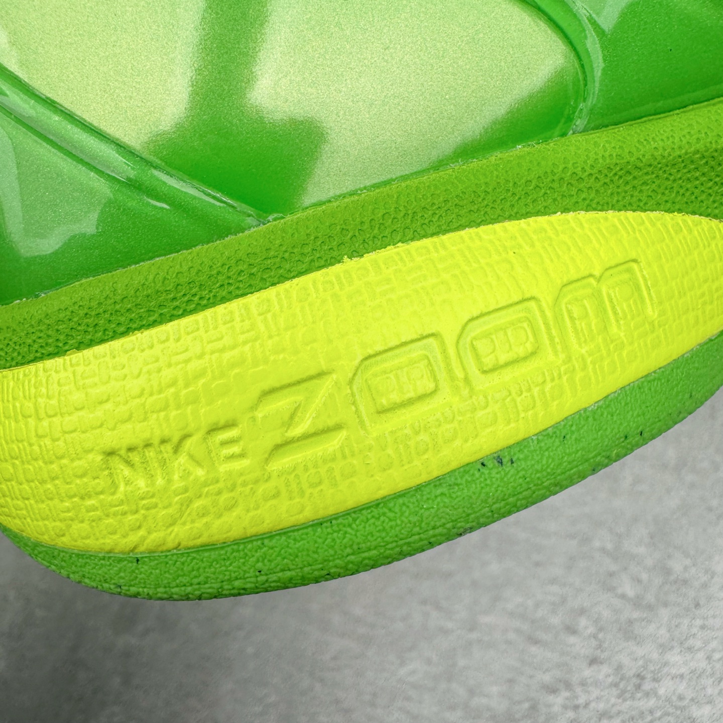 图片[17]-＃Star NK Zoom Kobe 6 Protro 科比六代 青蜂侠 CW2190-300 圈内顶级批次 完美复刻公司货 前掌超大Zoom Turbo气垫 后掌EVA缓震 真正的原汁原味 还原ZP脚感 全身鞋材卡料色独家定制 唯一正确喷漆工艺Swoosh 正确凹凸蛇鳞工艺 正确鞋面渐变效果 内全置真动飞态线 独立原厂模具 最大尺码达到48.5码 首批不拼图大几率过验 亲测已过 支持各种高强度实战 无需担心 上脚价 补货周期极长 脚宽建议买大半码 科比系列前掌偏窄 不影响二次销售 支持七天无理由退换 尺码：40 40.5 41 42 42.5 43 44 44.5 45 45.5 46 47.5 48.5-选品中心