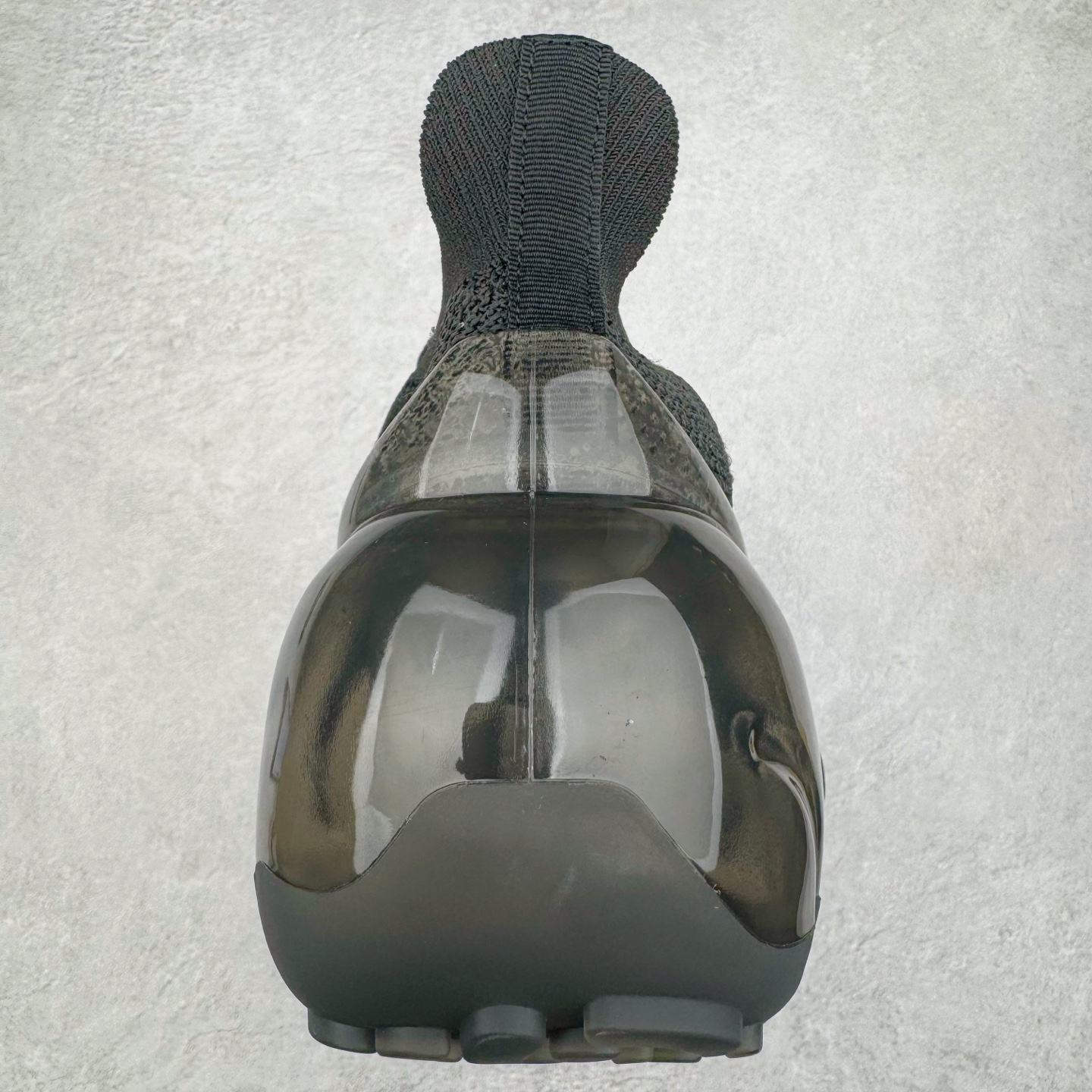 图片[8]-Grounds 圆头厚底低帮生活气垫休闲鞋 该鞋款的外观设计走在时尚前沿 简约休闲的风格适合日常穿搭 其独特的风格款式构成了品牌身份重要的一部分 Grounds 是迅速走红的日本小众品牌波比鞋比较像是来自未来世界 以科技感的氛围让人留下印象 尤其是那厚厚的气垫鞋底 一颗一颗圆圆的半透明外型相当讨喜 搭配不同的鞋身设计 不只波鞋、更有鞋靴 而且不只是外观 这种特殊的气垫也因为走起路来舒服又好看 尺码：35 36 37 38 39 40-选品中心