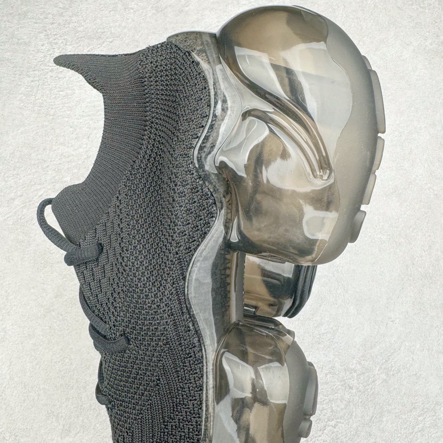 图片[7]-Grounds 圆头厚底低帮生活气垫休闲鞋 该鞋款的外观设计走在时尚前沿 简约休闲的风格适合日常穿搭 其独特的风格款式构成了品牌身份重要的一部分 Grounds 是迅速走红的日本小众品牌波比鞋比较像是来自未来世界 以科技感的氛围让人留下印象 尤其是那厚厚的气垫鞋底 一颗一颗圆圆的半透明外型相当讨喜 搭配不同的鞋身设计 不只波鞋、更有鞋靴 而且不只是外观 这种特殊的气垫也因为走起路来舒服又好看 尺码：35 36 37 38 39 40-选品中心