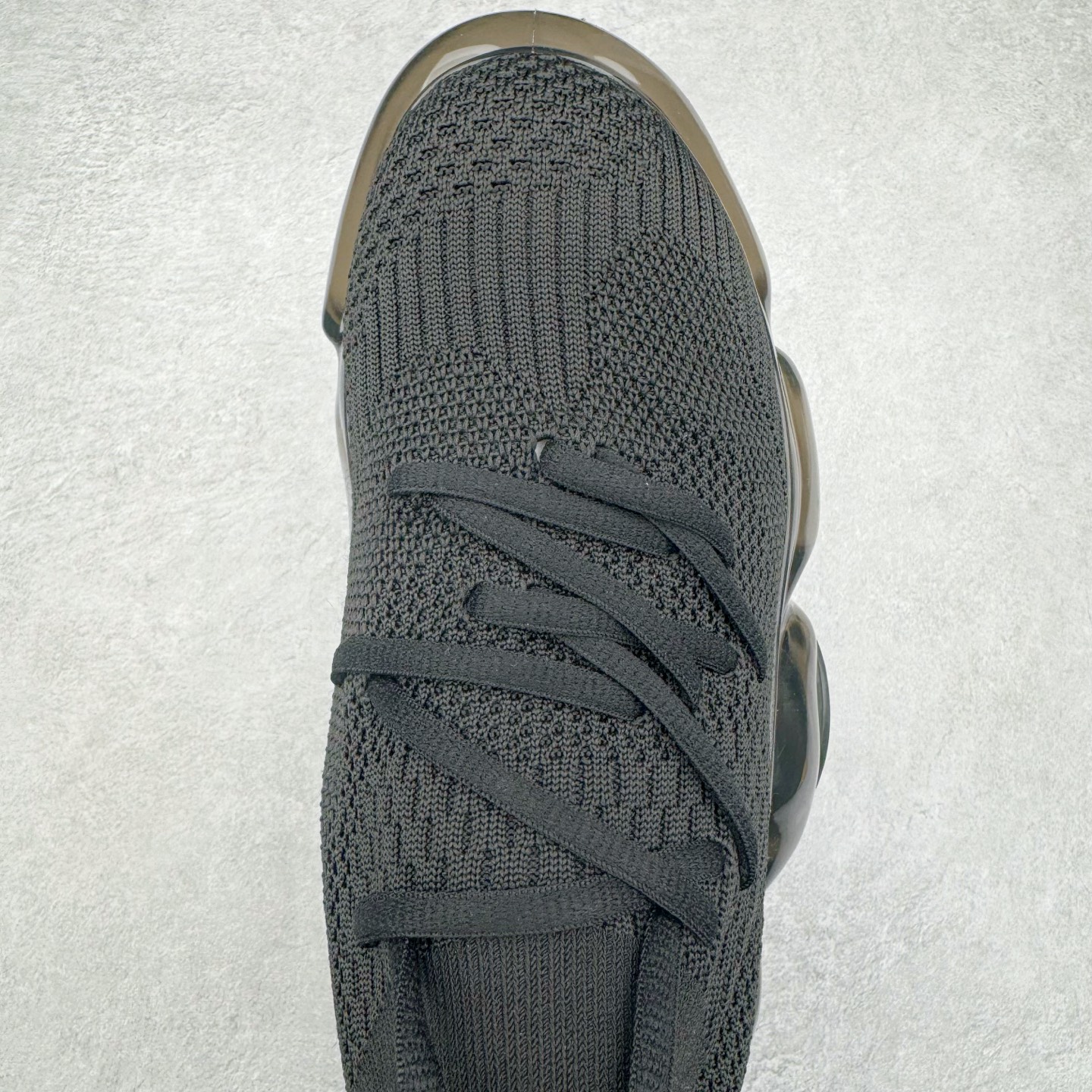 图片[4]-Grounds 圆头厚底低帮生活气垫休闲鞋 该鞋款的外观设计走在时尚前沿 简约休闲的风格适合日常穿搭 其独特的风格款式构成了品牌身份重要的一部分 Grounds 是迅速走红的日本小众品牌波比鞋比较像是来自未来世界 以科技感的氛围让人留下印象 尤其是那厚厚的气垫鞋底 一颗一颗圆圆的半透明外型相当讨喜 搭配不同的鞋身设计 不只波鞋、更有鞋靴 而且不只是外观 这种特殊的气垫也因为走起路来舒服又好看 尺码：35 36 37 38 39 40-选品中心