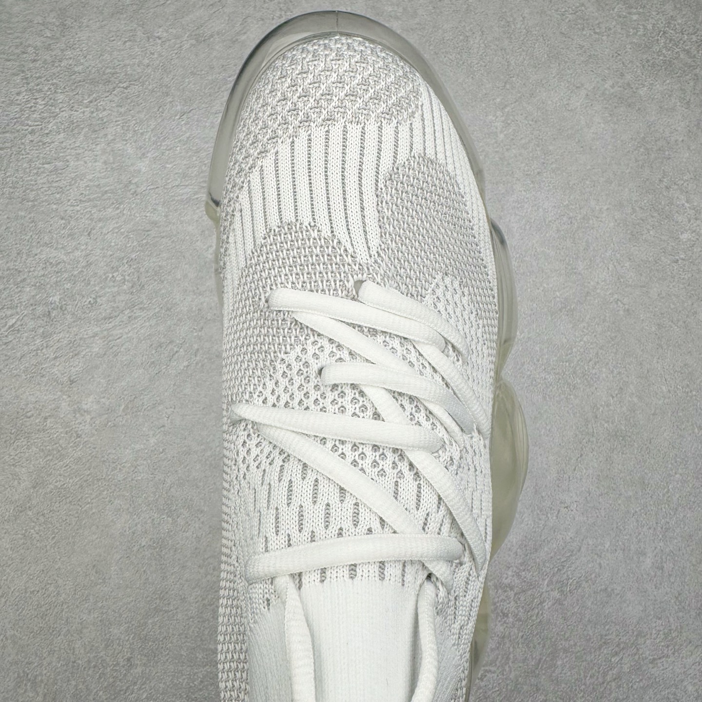 图片[4]-Grounds 圆头厚底低帮生活气垫休闲鞋 该鞋款的外观设计走在时尚前沿 简约休闲的风格适合日常穿搭 其独特的风格款式构成了品牌身份重要的一部分 Grounds 是迅速走红的日本小众品牌波比鞋比较像是来自未来世界 以科技感的氛围让人留下印象 尤其是那厚厚的气垫鞋底 一颗一颗圆圆的半透明外型相当讨喜 搭配不同的鞋身设计 不只波鞋、更有鞋靴 而且不只是外观 这种特殊的气垫也因为走起路来舒服又好看 尺码：35 36 37 38 39 40-选品中心