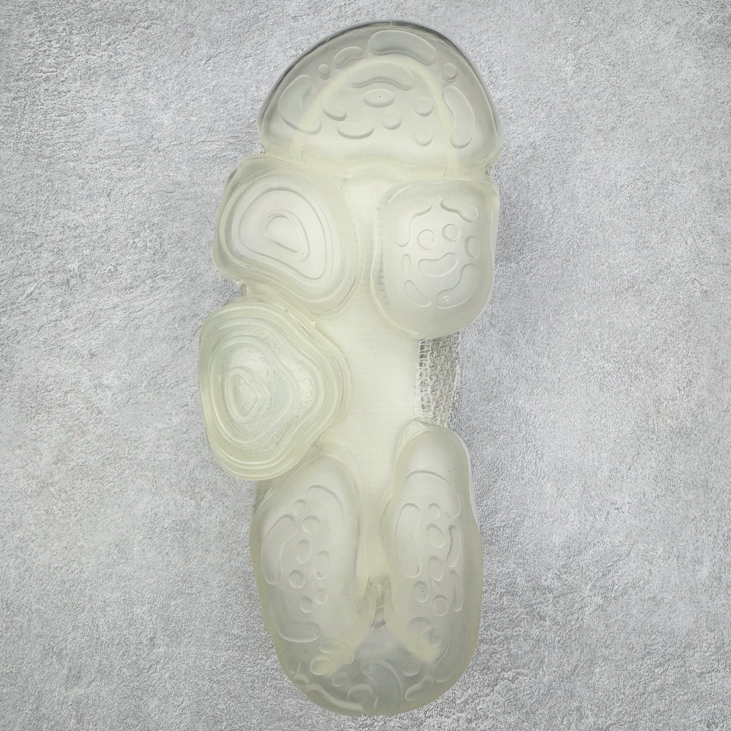 图片[9]-Grounds 圆头厚底低帮生活气垫休闲鞋 该鞋款的外观设计走在时尚前沿 简约休闲的风格适合日常穿搭 其独特的风格款式构成了品牌身份重要的一部分 Grounds 是迅速走红的日本小众品牌波比鞋比较像是来自未来世界 以科技感的氛围让人留下印象 尤其是那厚厚的气垫鞋底 一颗一颗圆圆的半透明外型相当讨喜 搭配不同的鞋身设计 不只波鞋、更有鞋靴 而且不只是外观 这种特殊的气垫也因为走起路来舒服又好看 尺码：35 36 37 38 39 40-选品中心