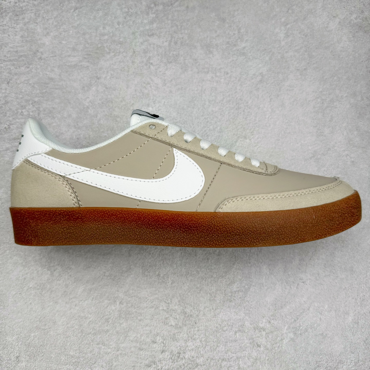 ＃平台订单 J.Crew x NK Killshot II Leather 联名复古板鞋 采用米白色皮革制作鞋身 Swoosh 点缀其中 最后搭载棕色生胶大底 流露出满满的复古气气息 尺码：36 36.5 37.5 38 38.5 39 40 40.5 41 42 42.5 43 44-选品中心