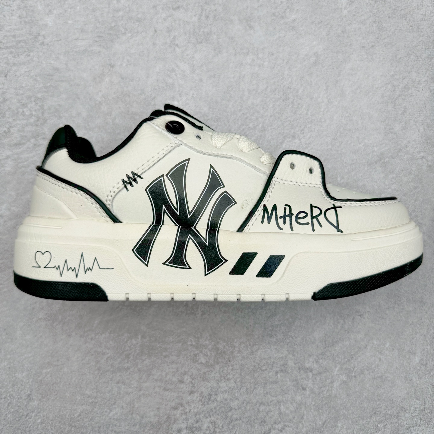 图片[3]-MLB Chunky Liner Basic 复古印花学长鞋系列低帮轻量增高厚底百搭休闲运动慢跑鞋板鞋 Korea韩国联名NY美国榄球纽约洋基队限定 韩国代购专供 全套原楦原纸板原厂数据开发 正确中底拉帮中底网布细节 平台代购专供 左脚内置芯片 韩国代购吊牌标贴 独家一比一RB+MD组合大底 高频后跟小人Logo精准对位立体饱满 正确网布加超迁鞋面 转印中底走线紧密 转印Logo工艺表层防刮不掉色 尺码：35 36 36.5 37.5 38 38.5 39 40 40.5 41 42 42.5 43 44 45-选品中心