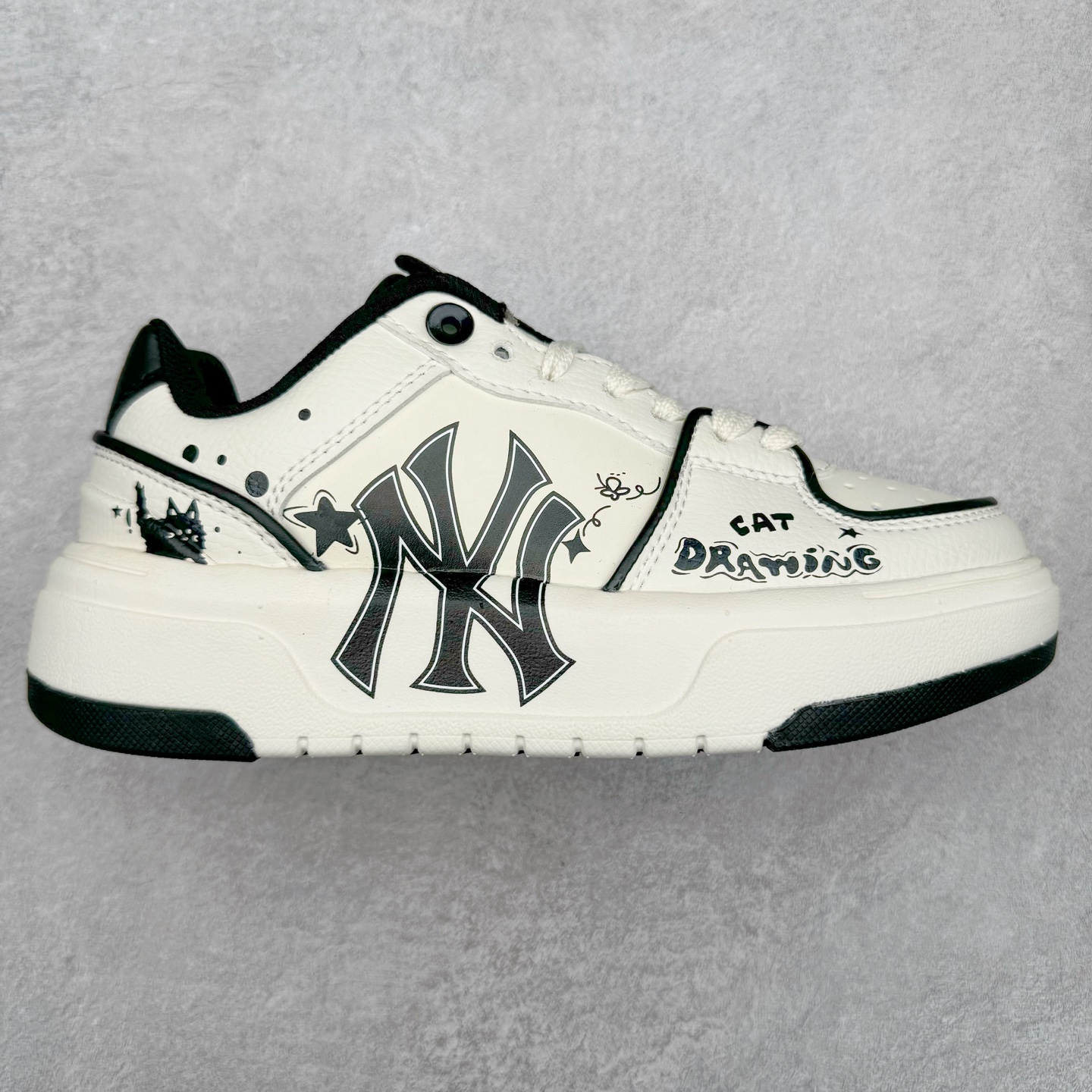 图片[9]-MLB Chunky Liner Basic 复古印花学长鞋系列低帮轻量增高厚底百搭休闲运动慢跑鞋板鞋 Korea韩国联名NY美国榄球纽约洋基队限定 韩国代购专供 全套原楦原纸板原厂数据开发 正确中底拉帮中底网布细节 平台代购专供 左脚内置芯片 韩国代购吊牌标贴 独家一比一RB+MD组合大底 高频后跟小人Logo精准对位立体饱满 正确网布加超迁鞋面 转印中底走线紧密 转印Logo工艺表层防刮不掉色 尺码：35 36 36.5 37.5 38 38.5 39 40 40.5 41 42 42.5 43 44 45-选品中心