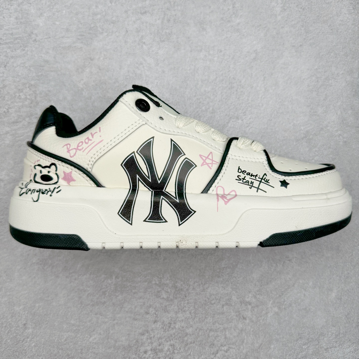 图片[8]-MLB Chunky Liner Basic 复古印花学长鞋系列低帮轻量增高厚底百搭休闲运动慢跑鞋板鞋 Korea韩国联名NY美国榄球纽约洋基队限定 韩国代购专供 全套原楦原纸板原厂数据开发 正确中底拉帮中底网布细节 平台代购专供 左脚内置芯片 韩国代购吊牌标贴 独家一比一RB+MD组合大底 高频后跟小人Logo精准对位立体饱满 正确网布加超迁鞋面 转印中底走线紧密 转印Logo工艺表层防刮不掉色 尺码：35 36 36.5 37.5 38 38.5 39 40 40.5 41 42 42.5 43 44 45-选品中心