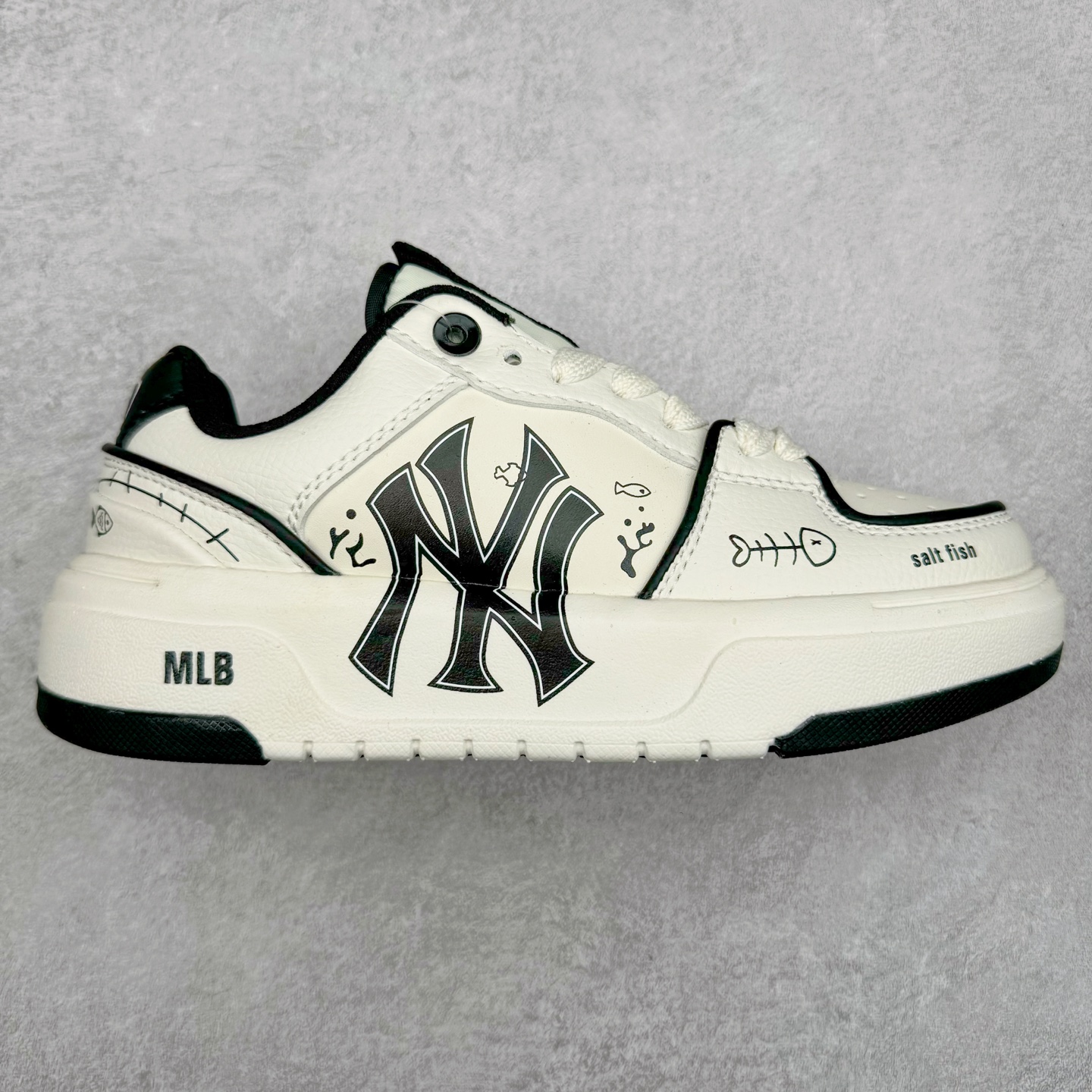 图片[5]-MLB Chunky Liner Basic 复古印花学长鞋系列低帮轻量增高厚底百搭休闲运动慢跑鞋板鞋 Korea韩国联名NY美国榄球纽约洋基队限定 韩国代购专供 全套原楦原纸板原厂数据开发 正确中底拉帮中底网布细节 平台代购专供 左脚内置芯片 韩国代购吊牌标贴 独家一比一RB+MD组合大底 高频后跟小人Logo精准对位立体饱满 正确网布加超迁鞋面 转印中底走线紧密 转印Logo工艺表层防刮不掉色 尺码：35 36 36.5 37.5 38 38.5 39 40 40.5 41 42 42.5 43 44 45-选品中心