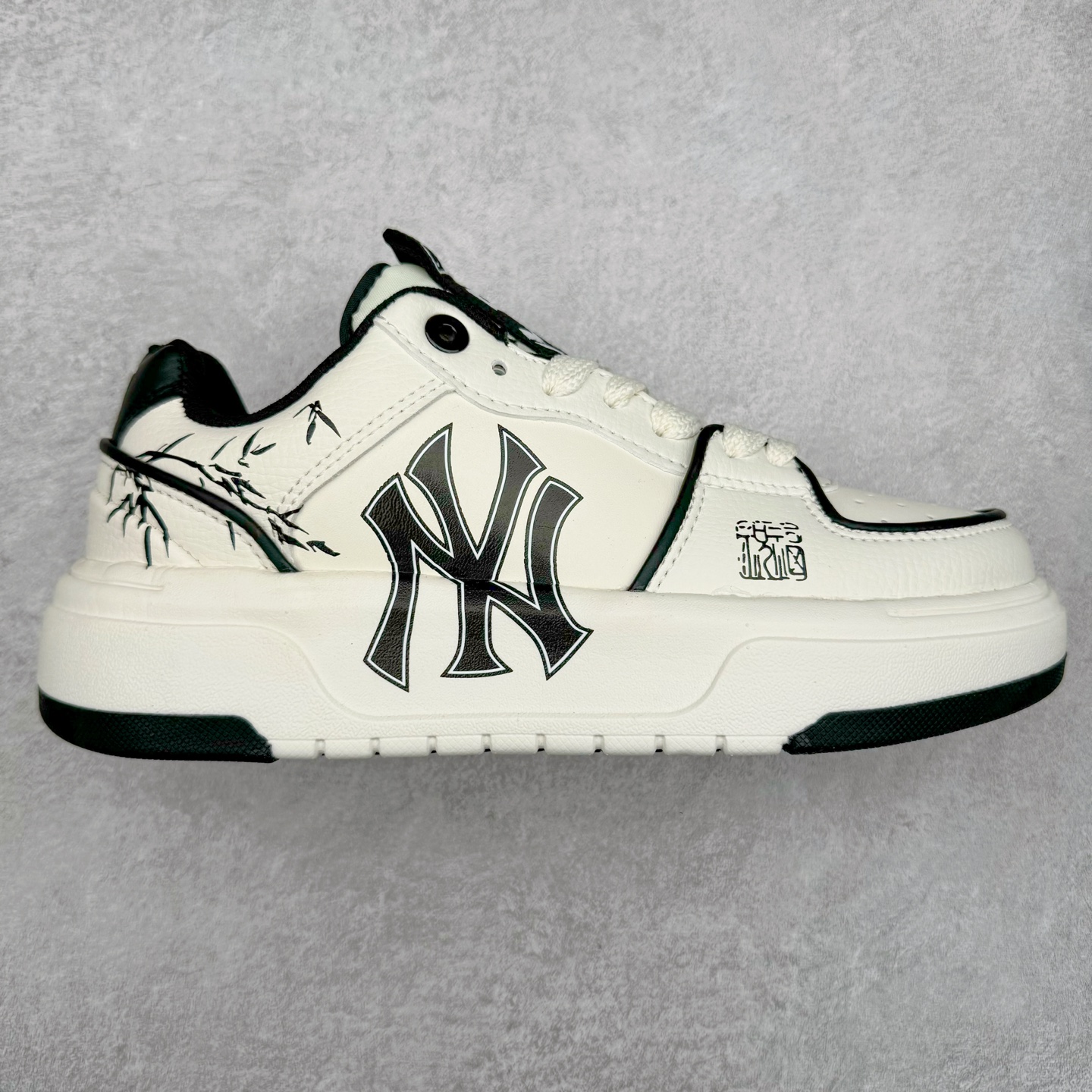 图片[3]-MLB Chunky Liner Basic 复古印花学长鞋系列低帮轻量增高厚底百搭休闲运动慢跑鞋板鞋 Korea韩国联名NY美国榄球纽约洋基队限定 韩国代购专供 全套原楦原纸板原厂数据开发 正确中底拉帮中底网布细节 平台代购专供 左脚内置芯片 韩国代购吊牌标贴 独家一比一RB+MD组合大底 高频后跟小人Logo精准对位立体饱满 正确网布加超迁鞋面 转印中底走线紧密 转印Logo工艺表层防刮不掉色 尺码：35 36 36.5 37.5 38 38.5 39 40 40.5 41 42 42.5 43 44 45-选品中心