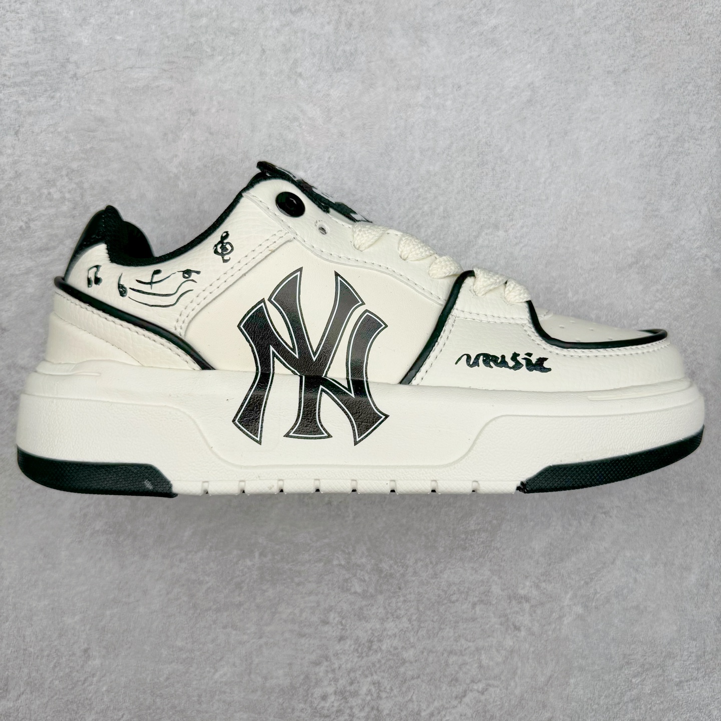 图片[2]-MLB Chunky Liner Basic 复古印花学长鞋系列低帮轻量增高厚底百搭休闲运动慢跑鞋板鞋 Korea韩国联名NY美国榄球纽约洋基队限定 韩国代购专供 全套原楦原纸板原厂数据开发 正确中底拉帮中底网布细节 平台代购专供 左脚内置芯片 韩国代购吊牌标贴 独家一比一RB+MD组合大底 高频后跟小人Logo精准对位立体饱满 正确网布加超迁鞋面 转印中底走线紧密 转印Logo工艺表层防刮不掉色 尺码：35 36 36.5 37.5 38 38.5 39 40 40.5 41 42 42.5 43 44 45-选品中心