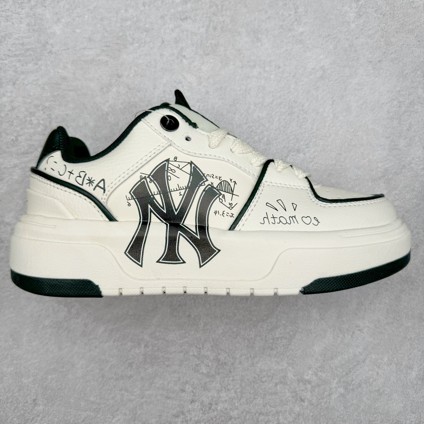 图片[5]-MLB Chunky Liner Basic 复古印花学长鞋系列低帮轻量增高厚底百搭休闲运动慢跑鞋板鞋 Korea韩国联名NY美国榄球纽约洋基队限定 韩国代购专供 全套原楦原纸板原厂数据开发 正确中底拉帮中底网布细节 平台代购专供 左脚内置芯片 韩国代购吊牌标贴 独家一比一RB+MD组合大底 高频后跟小人Logo精准对位立体饱满 正确网布加超迁鞋面 转印中底走线紧密 转印Logo工艺表层防刮不掉色 尺码：35 36 36.5 37.5 38 38.5 39 40 40.5 41 42 42.5 43 44 45-选品中心