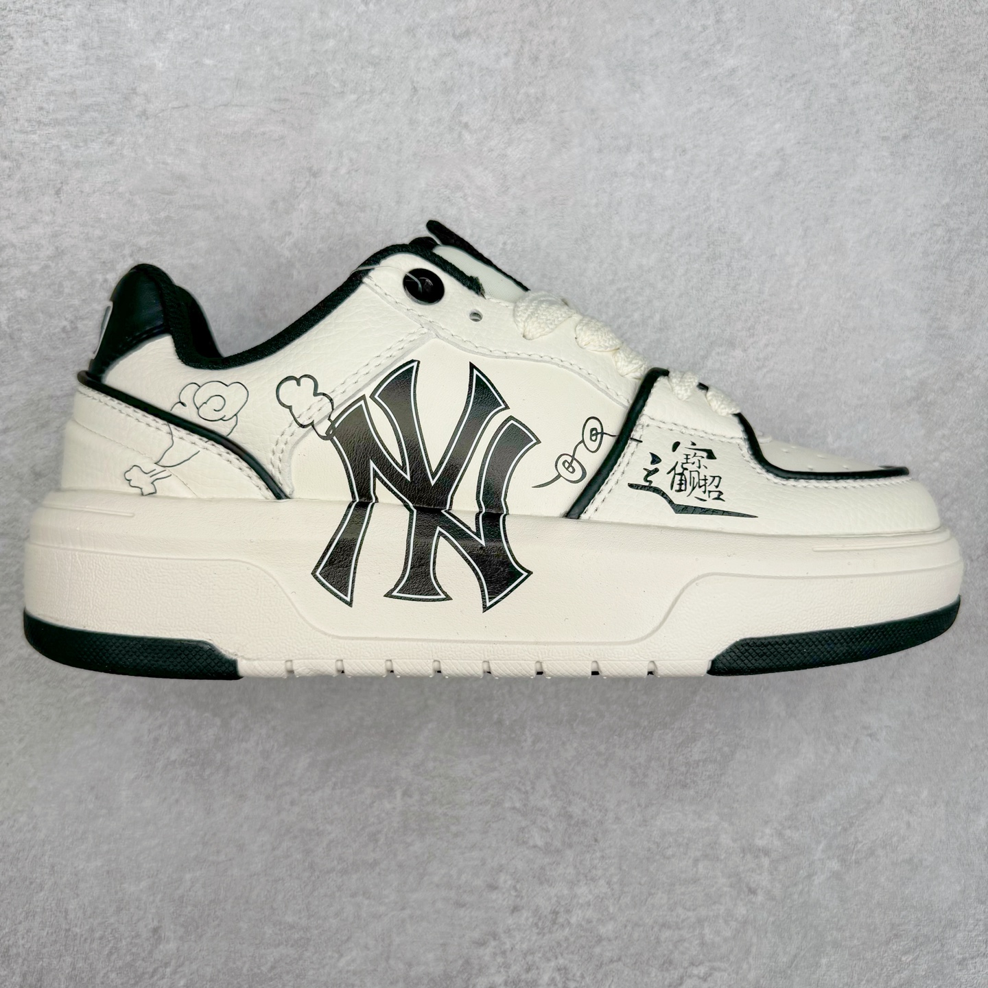 图片[2]-MLB Chunky Liner Basic 复古印花学长鞋系列低帮轻量增高厚底百搭休闲运动慢跑鞋板鞋 Korea韩国联名NY美国榄球纽约洋基队限定 韩国代购专供 全套原楦原纸板原厂数据开发 正确中底拉帮中底网布细节 平台代购专供 左脚内置芯片 韩国代购吊牌标贴 独家一比一RB+MD组合大底 高频后跟小人Logo精准对位立体饱满 正确网布加超迁鞋面 转印中底走线紧密 转印Logo工艺表层防刮不掉色 尺码：35 36 36.5 37.5 38 38.5 39 40 40.5 41 42 42.5 43 44 45-选品中心