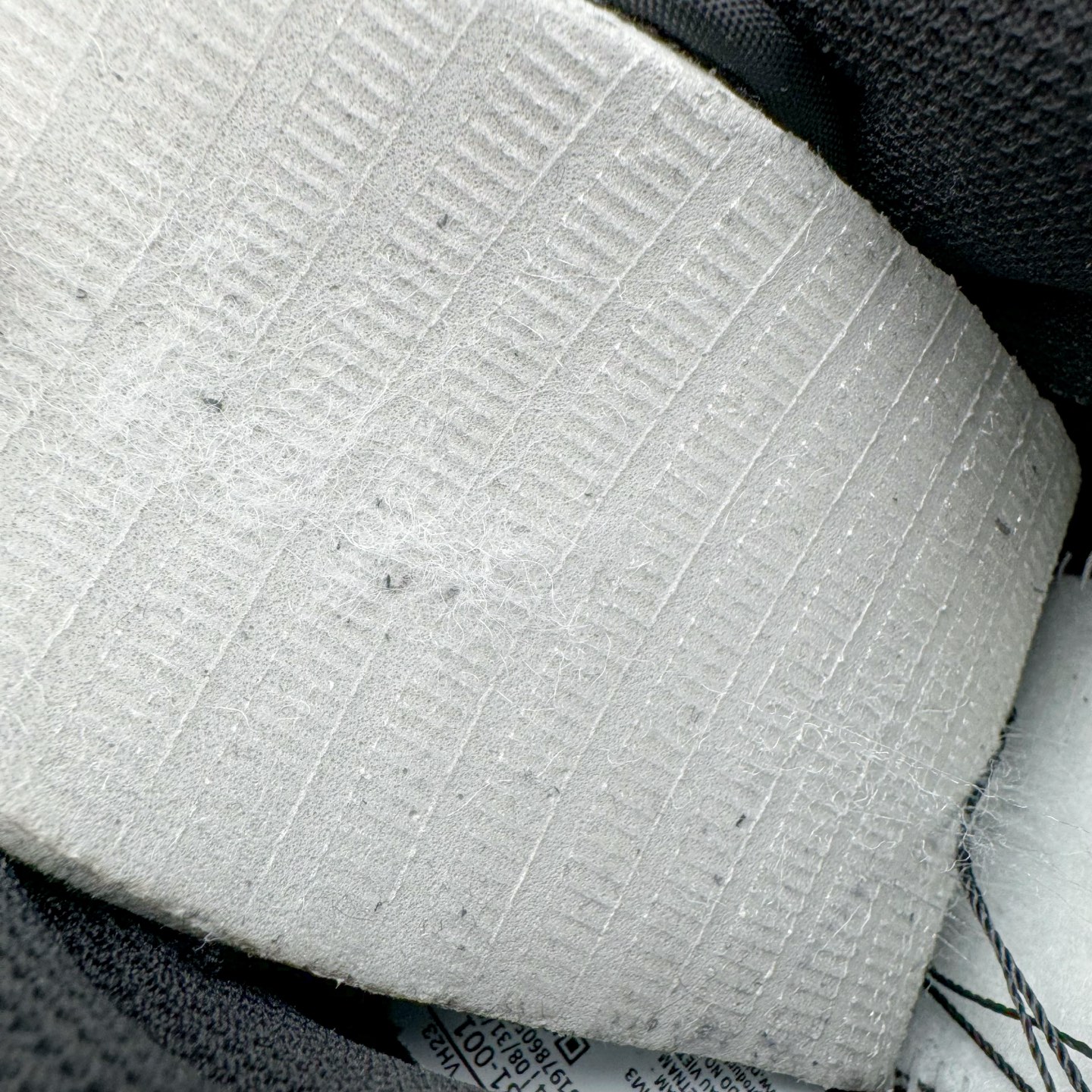 图片[12]-＃KZ神版 NK Dunk Low 黑灰 HQ1931-001 毫无疑问市场中端王者 全码福利开炸 长期补货价格一步到位 毫无疑问市场中端王者 实力大厂出品 新配色陆续开发 利润个位数只为口碑 全套原纸板楦头开发 确保原汁原味 完美呈现DUNK版型 一比一鞋头弧度高度鞋身弧度 此版本只针对中端市场 皮料材质有所更替 其他数据细节工艺流程均保持一致 绝不口嗨 细节品控鞋型随意对比 独家私模官方第六代原厂航空铝磨具打磨大底 鞋头坡度极致还原 无解鞋型 原盒原配 圈内天花板工艺 原厂玻璃冲刀 超高清洁度 全鞋零毛边皮料切割 原厂中底布点胶 中底布拉帮走线遵循公司 尺码：36 36.5 37.5 38 38.5 39 40 40.5 41 42 42.5 43 44 44.5 45 46 47.5 48.5-选品中心