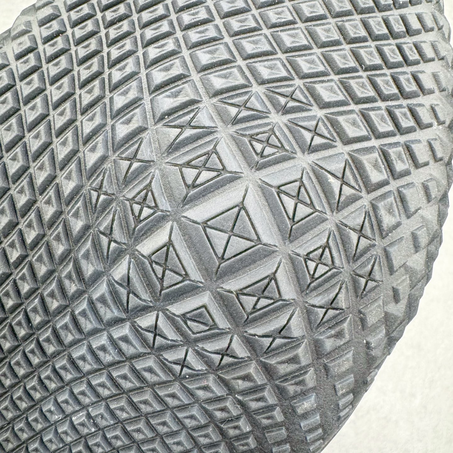 图片[17]-＃K版纯原Converse Chuck Taylor All Star Pro Bb Ox 实战篮球鞋 Converse全新Solstice系列再度迎来新作 此鞋型由Converse与NK传奇篮球产品设计师Eric Avar合作开发而成 All Star Pro BB代Converse设计的演变 并且融入了现代科Quadfit织法的鞋面提供稳定性与包覆NK React内核支撑多次切入与平稳起跳 All Star Pro BB同时也替Kelly Oubre Jr.等个性化球员设计独特配色 全新升级的BB Evo承袭前作嵌入式NIKE React鞋垫 带来轻盈灵活且贴合地面的舒适脚感 重叠模糊的经典星箭标致 营造犀利的速度感 曲面橡胶外底和菱型格状纹路 提供多方位抓地力 你可以在鞋身上发现一些全新的元素 鞋面材质注入更多填充支撑与包裹更加扎实50/50对分的鞋面配色 也更具视觉冲击力 尺码：36 37 37.5 38 38.5 39 40 40.5 41 42 42.5 43 44 44.5 45 46-选品中心