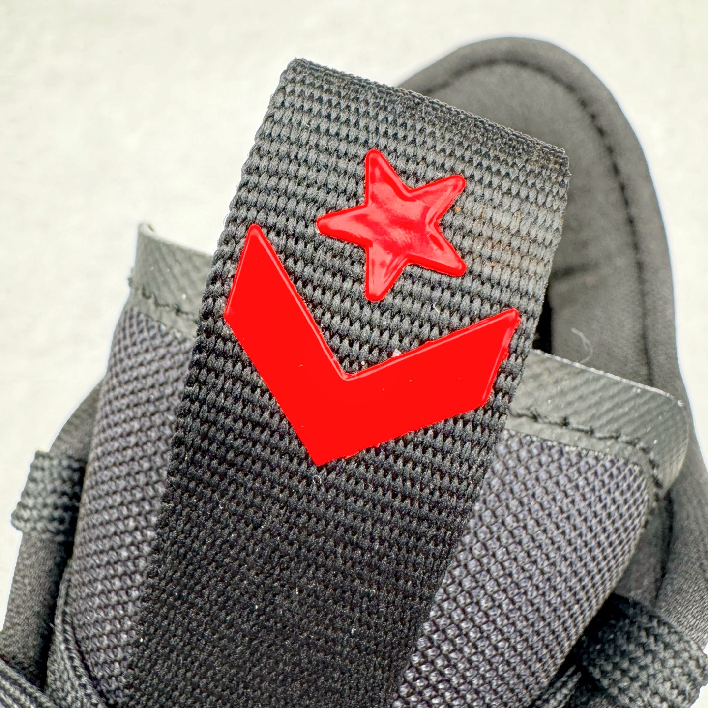 图片[14]-＃K版纯原Converse Chuck Taylor All Star Pro Bb Ox 实战篮球鞋 Converse全新Solstice系列再度迎来新作 此鞋型由Converse与NK传奇篮球产品设计师Eric Avar合作开发而成 All Star Pro BB代Converse设计的演变 并且融入了现代科Quadfit织法的鞋面提供稳定性与包覆NK React内核支撑多次切入与平稳起跳 All Star Pro BB同时也替Kelly Oubre Jr.等个性化球员设计独特配色 全新升级的BB Evo承袭前作嵌入式NIKE React鞋垫 带来轻盈灵活且贴合地面的舒适脚感 重叠模糊的经典星箭标致 营造犀利的速度感 曲面橡胶外底和菱型格状纹路 提供多方位抓地力 你可以在鞋身上发现一些全新的元素 鞋面材质注入更多填充支撑与包裹更加扎实50/50对分的鞋面配色 也更具视觉冲击力 尺码：36 37 37.5 38 38.5 39 40 40.5 41 42 42.5 43 44 44.5 45 46-选品中心