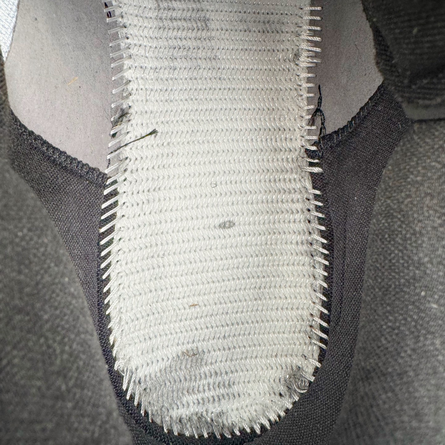 图片[11]-＃K版纯原Converse Chuck Taylor All Star Pro Bb Ox 实战篮球鞋 Converse全新Solstice系列再度迎来新作 此鞋型由Converse与NK传奇篮球产品设计师Eric Avar合作开发而成 All Star Pro BB代Converse设计的演变 并且融入了现代科Quadfit织法的鞋面提供稳定性与包覆NK React内核支撑多次切入与平稳起跳 All Star Pro BB同时也替Kelly Oubre Jr.等个性化球员设计独特配色 全新升级的BB Evo承袭前作嵌入式NIKE React鞋垫 带来轻盈灵活且贴合地面的舒适脚感 重叠模糊的经典星箭标致 营造犀利的速度感 曲面橡胶外底和菱型格状纹路 提供多方位抓地力 你可以在鞋身上发现一些全新的元素 鞋面材质注入更多填充支撑与包裹更加扎实50/50对分的鞋面配色 也更具视觉冲击力 尺码：36 37 37.5 38 38.5 39 40 40.5 41 42 42.5 43 44 44.5 45 46-选品中心