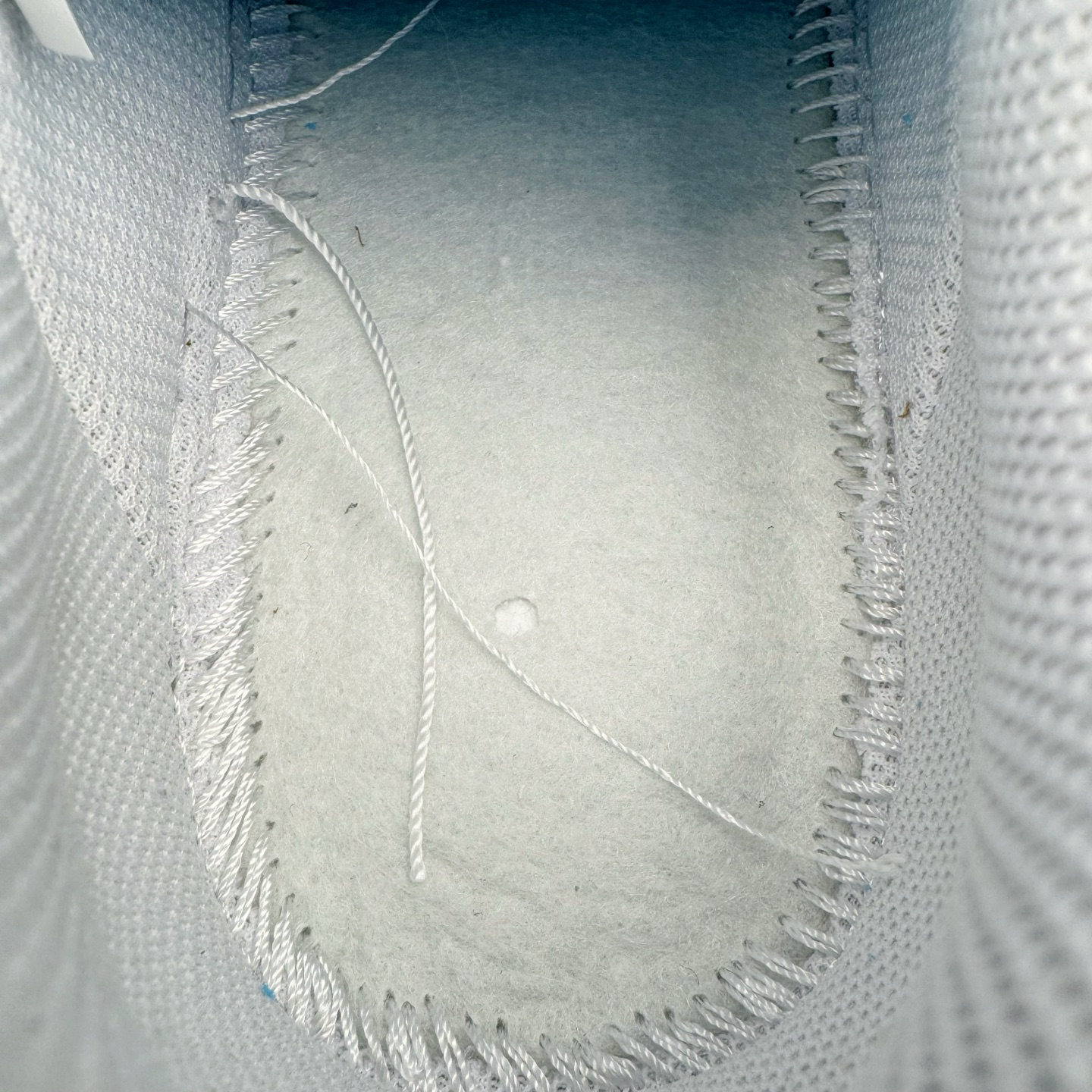 图片[10]-＃纯原 NK Air Force 1 Low \’07 空军一号低帮经典板鞋 毒液液态金属白黑 IF1686-101 大厂出品 同步官方全新版本 不规则波浪大底咬花 全鞋电脑针车 工整有序 视觉效果满分 原厂拉帮手法 标准四线 密度针距针孔大小控制到位 原装反口里网布海绵 正确卡色网眼大小 新版鞋撑改用纸团代替 原厂港宝加持完美还原灵魂版型 原盒原配从里到外百分百还原 原厂全头层原厂皮料 原标原盒 内置Sole气垫 中底白色背胶 中底划线 已经无限的接近公司 原厂楦头 原厂刺绣 后跟弧度修正 独家私模 尺码：35.5 36 36.5 37.5 38 38.5 39 40 40.5 41 42 42.5 43 44 44.5 45 46-选品中心