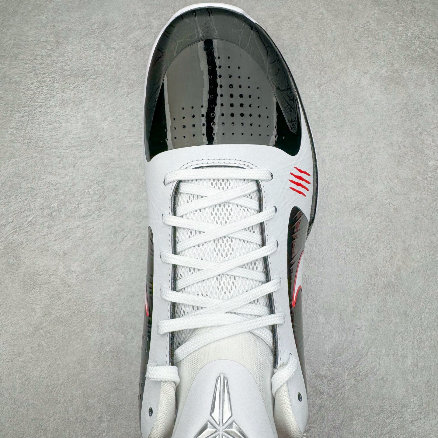 图片[4]-＃Star NK Zoom Kobe \\\”Bruce Lee\\\” 科比5代 李小龙黑白 CD4991-101 圈内顶级批次 完美复刻公司货 前掌超大Zoom Turbo气垫 后掌EVA缓震 真正的原汁原味 还原ZP脚感 全身鞋材卡料色独家定制 唯一正确喷漆工艺Swoosh 正确凹凸蛇鳞工艺 正确鞋面渐变效果 内全置真动飞态线 独立原厂模具 最大尺码达到49.5码 首批不拼图大几率过验 亲测已过 支持各种高强度实战 无需担心 上脚价 补货周期极长 脚宽建议买大半码 科比系列前掌偏窄 不影响二次销售 支持七天无理由退换 尺码：40 40.5 41 42 42.5 43 44 44.5 45 45.5 46 47.5 48.5-选品中心