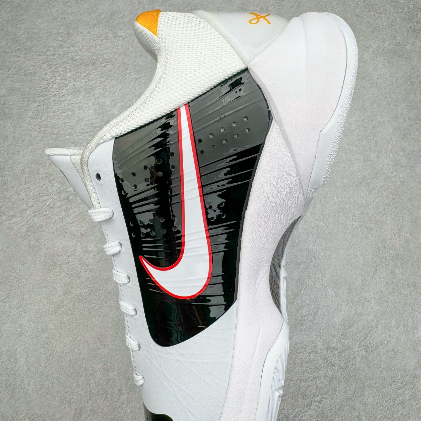 图片[7]-＃Star NK Zoom Kobe \\\”Bruce Lee\\\” 科比5代 李小龙黑白 CD4991-101 圈内顶级批次 完美复刻公司货 前掌超大Zoom Turbo气垫 后掌EVA缓震 真正的原汁原味 还原ZP脚感 全身鞋材卡料色独家定制 唯一正确喷漆工艺Swoosh 正确凹凸蛇鳞工艺 正确鞋面渐变效果 内全置真动飞态线 独立原厂模具 最大尺码达到49.5码 首批不拼图大几率过验 亲测已过 支持各种高强度实战 无需担心 上脚价 补货周期极长 脚宽建议买大半码 科比系列前掌偏窄 不影响二次销售 支持七天无理由退换 尺码：40 40.5 41 42 42.5 43 44 44.5 45 45.5 46 47.5 48.5-选品中心