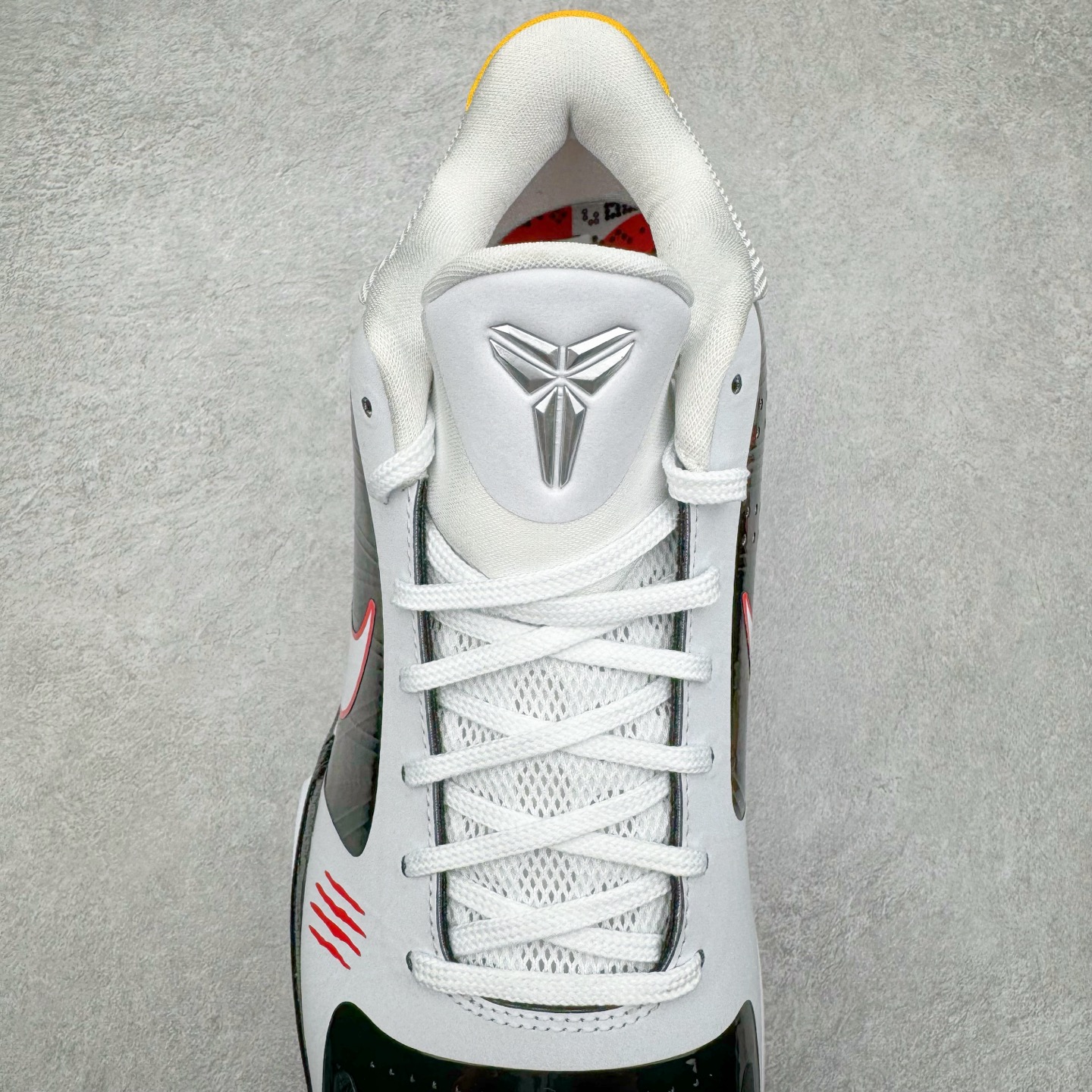 图片[5]-＃Star NK Zoom Kobe \\\”Bruce Lee\\\” 科比5代 李小龙黑白 CD4991-101 圈内顶级批次 完美复刻公司货 前掌超大Zoom Turbo气垫 后掌EVA缓震 真正的原汁原味 还原ZP脚感 全身鞋材卡料色独家定制 唯一正确喷漆工艺Swoosh 正确凹凸蛇鳞工艺 正确鞋面渐变效果 内全置真动飞态线 独立原厂模具 最大尺码达到49.5码 首批不拼图大几率过验 亲测已过 支持各种高强度实战 无需担心 上脚价 补货周期极长 脚宽建议买大半码 科比系列前掌偏窄 不影响二次销售 支持七天无理由退换 尺码：40 40.5 41 42 42.5 43 44 44.5 45 45.5 46 47.5 48.5-选品中心