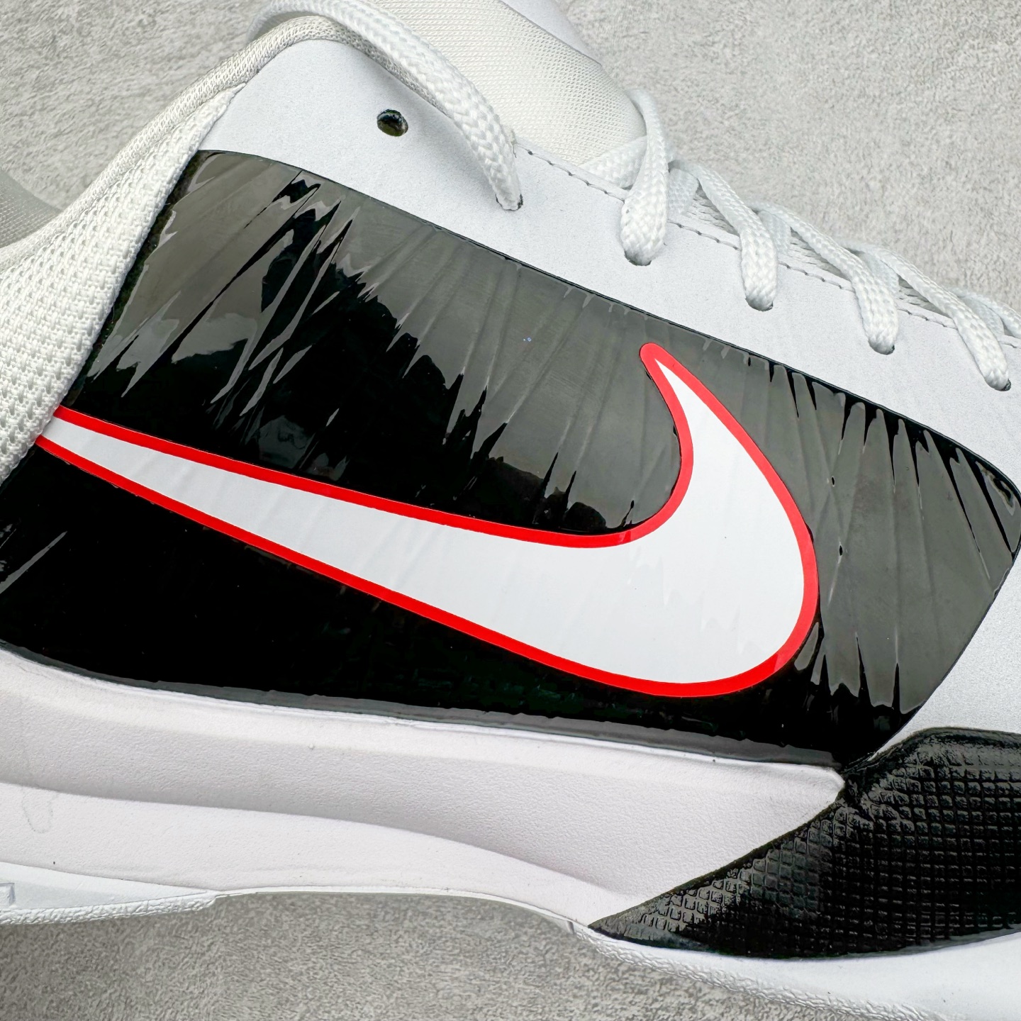 图片[23]-＃Star NK Zoom Kobe \\\”Bruce Lee\\\” 科比5代 李小龙黑白 CD4991-101 圈内顶级批次 完美复刻公司货 前掌超大Zoom Turbo气垫 后掌EVA缓震 真正的原汁原味 还原ZP脚感 全身鞋材卡料色独家定制 唯一正确喷漆工艺Swoosh 正确凹凸蛇鳞工艺 正确鞋面渐变效果 内全置真动飞态线 独立原厂模具 最大尺码达到49.5码 首批不拼图大几率过验 亲测已过 支持各种高强度实战 无需担心 上脚价 补货周期极长 脚宽建议买大半码 科比系列前掌偏窄 不影响二次销售 支持七天无理由退换 尺码：40 40.5 41 42 42.5 43 44 44.5 45 45.5 46 47.5 48.5-选品中心