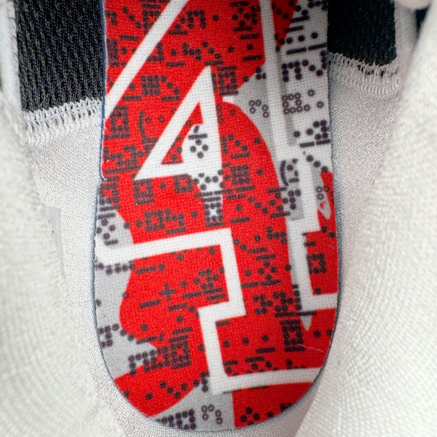 图片[16]-＃Star NK Zoom Kobe \\\”Bruce Lee\\\” 科比5代 李小龙黑白 CD4991-101 圈内顶级批次 完美复刻公司货 前掌超大Zoom Turbo气垫 后掌EVA缓震 真正的原汁原味 还原ZP脚感 全身鞋材卡料色独家定制 唯一正确喷漆工艺Swoosh 正确凹凸蛇鳞工艺 正确鞋面渐变效果 内全置真动飞态线 独立原厂模具 最大尺码达到49.5码 首批不拼图大几率过验 亲测已过 支持各种高强度实战 无需担心 上脚价 补货周期极长 脚宽建议买大半码 科比系列前掌偏窄 不影响二次销售 支持七天无理由退换 尺码：40 40.5 41 42 42.5 43 44 44.5 45 45.5 46 47.5 48.5-选品中心