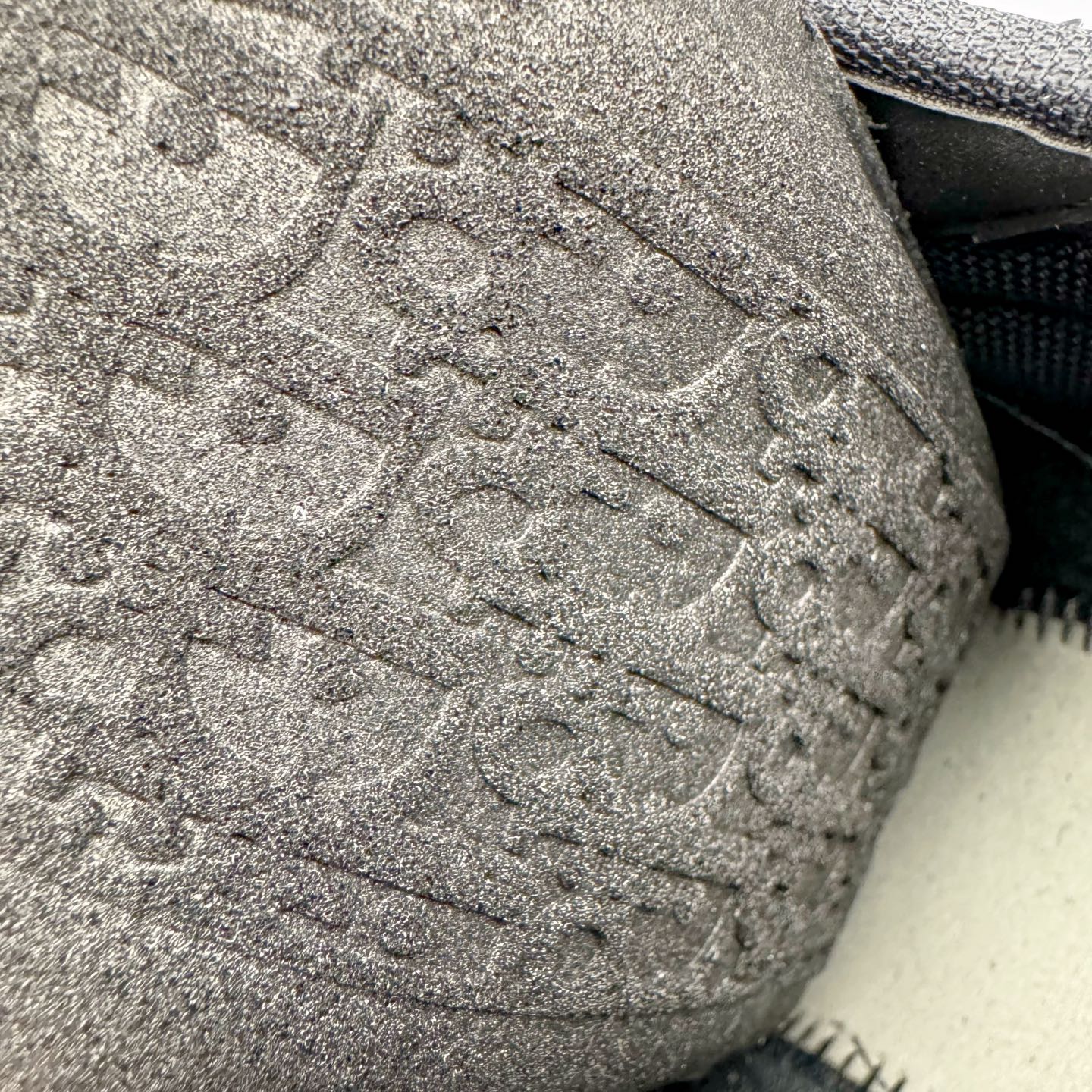 图片[10]-＃ZC总裁 Dior B30 迪奥网眼织物低帮运动休闲鞋 原版开模 海淘专供品质同渠道货源 全套专柜原装配件 该款系列采用黑网色眼织物白和色科技料面精心制 作饰以反光“CD30”图形标志 外格轻盈的刻雕效果橡胶鞋搭底配标志性点的缀提升格调 内弹部力细节塑造想理的舒适穿着体验可与各休式闲造型配搭 彰显尚时现代的运风动范 正常尺码：39 40 41 42 43 44 45-选品中心